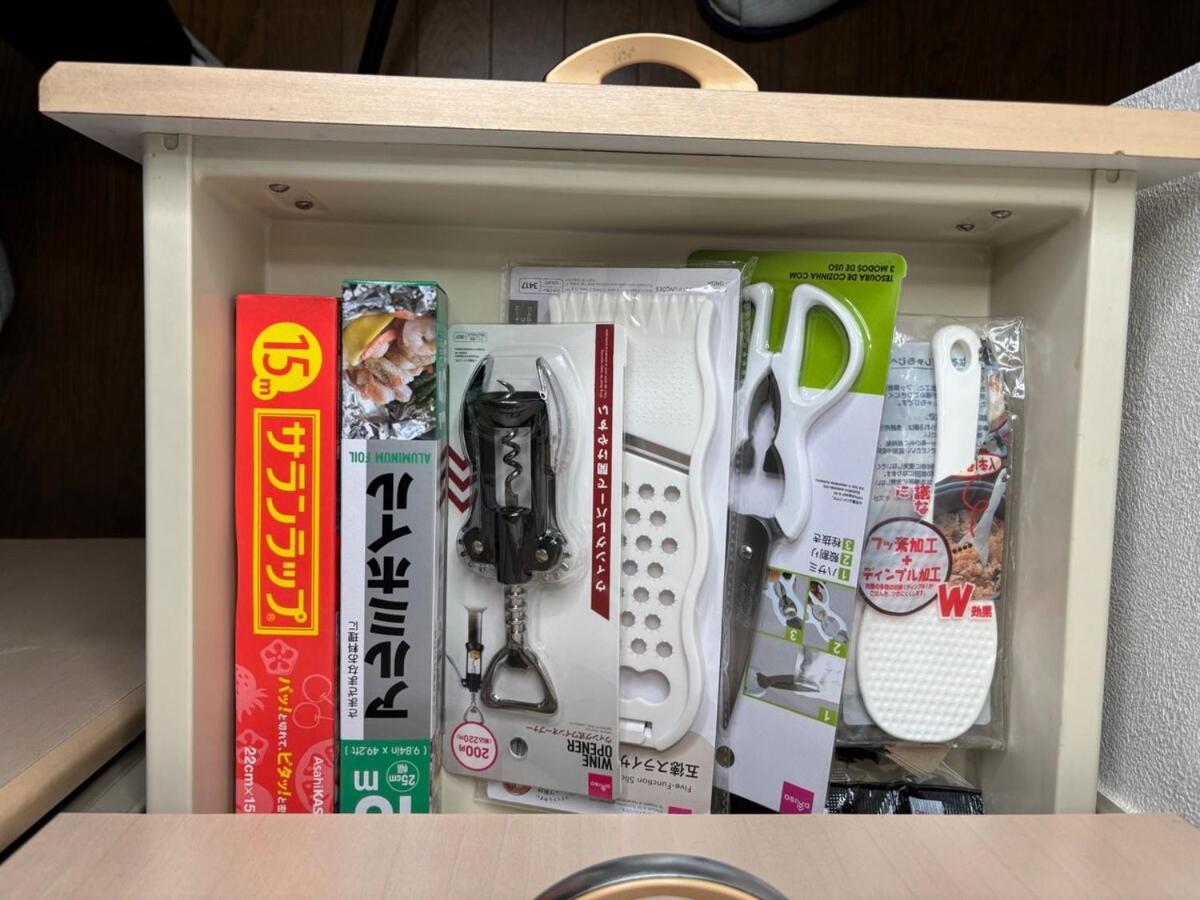 Shibuya Ward, 3 bedrooms, 15 minutes to Shinjuku Station by foot and subway 貸切一軒家9名様 新宿駅から4分の幡ヶ谷駅徒歩11分 渋谷駅直通バス停徒歩1分 ピアノと防音室有