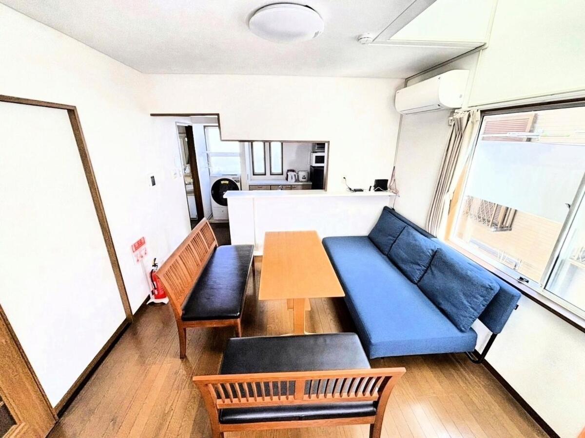 Shibuya Ward, 3 bedrooms, 15 minutes to Shinjuku Station by foot and subway 貸切一軒家9名様 新宿駅から4分の幡ヶ谷駅徒歩11分 渋谷駅直通バス停徒歩1分 ピアノと防音室有