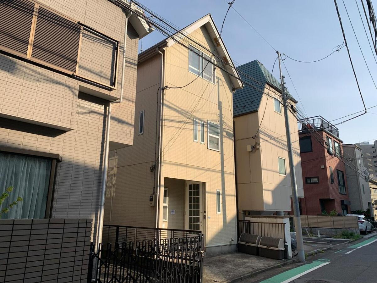 Shibuya Ward, 3 bedrooms, 15 minutes to Shinjuku Station by foot and subway 貸切一軒家9名様 新宿駅から4分の幡ヶ谷駅徒歩11分 渋谷駅直通バス停徒歩1分 ピアノと防音室有