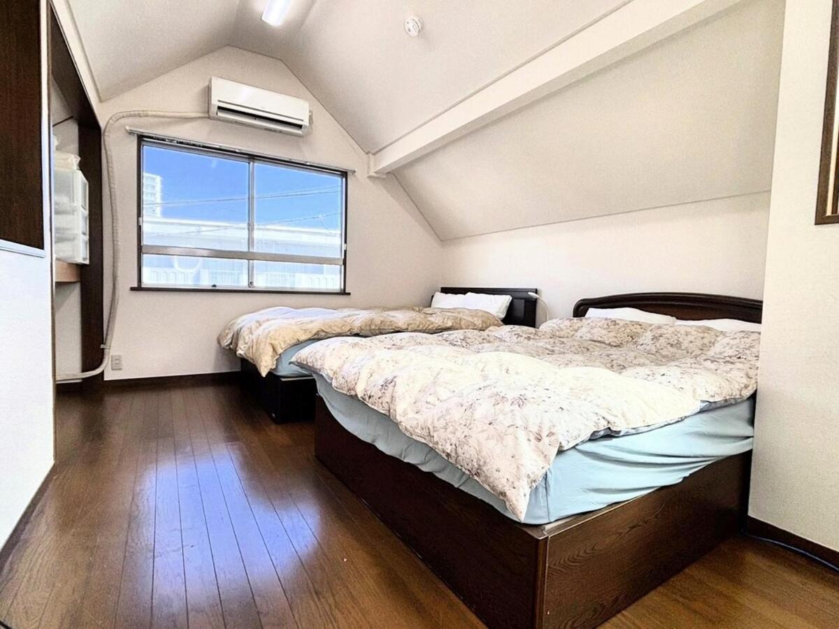 Shibuya Ward, 3 bedrooms, 15 minutes to Shinjuku Station by foot and subway 貸切一軒家9名様 新宿駅から4分の幡ヶ谷駅徒歩11分 渋谷駅直通バス停徒歩1分 ピアノと防音室有