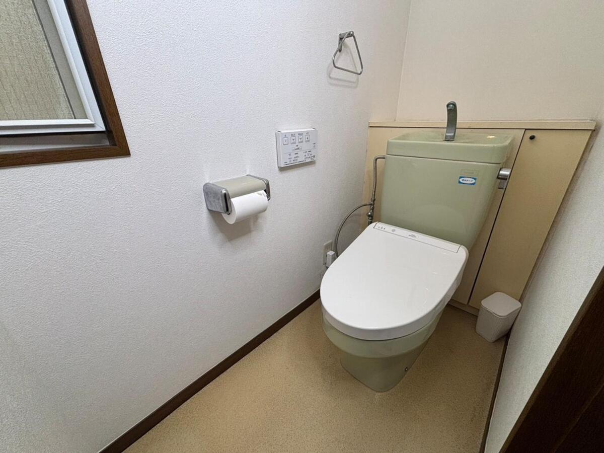 Shibuya Ward, 3 bedrooms, 15 minutes to Shinjuku Station by foot and subway 貸切一軒家9名様 新宿駅から4分の幡ヶ谷駅徒歩11分 渋谷駅直通バス停徒歩1分 ピアノと防音室有