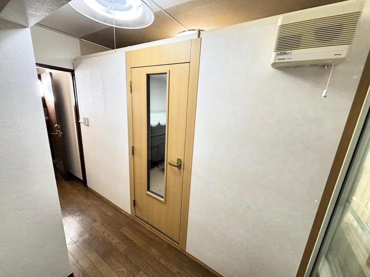 Shibuya Ward, 3 bedrooms, 15 minutes to Shinjuku Station by foot and subway 貸切一軒家9名様 新宿駅から4分の幡ヶ谷駅徒歩11分 渋谷駅直通バス停徒歩1分 ピアノと防音室有