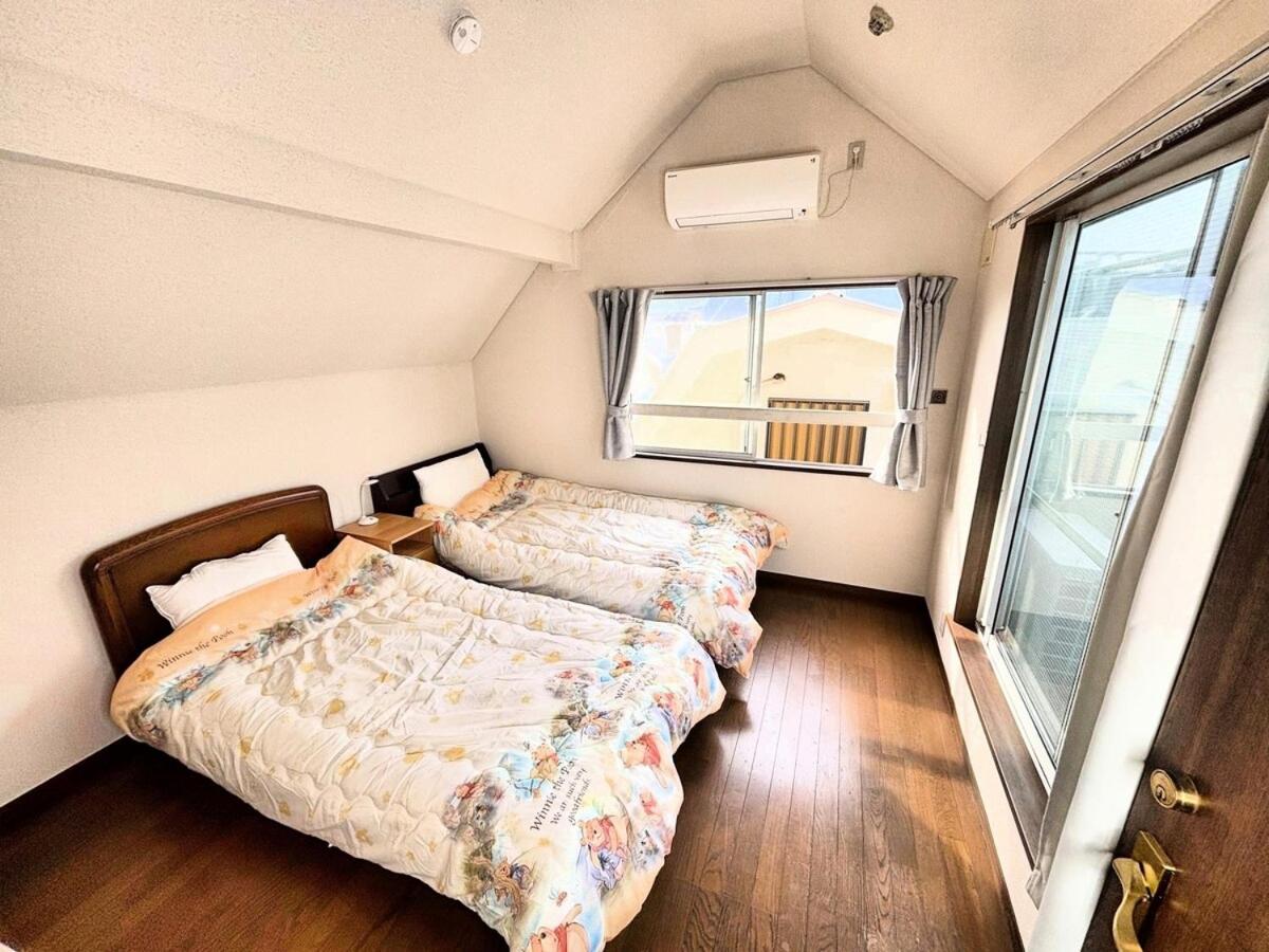 Shibuya Ward, 3 bedrooms, 15 minutes to Shinjuku Station by foot and subway 貸切一軒家9名様 新宿駅から4分の幡ヶ谷駅徒歩11分 渋谷駅直通バス停徒歩1分 ピアノと防音室有
