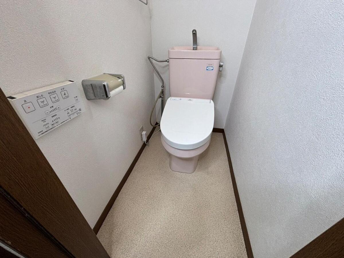 Shibuya Ward, 3 bedrooms, 15 minutes to Shinjuku Station by foot and subway 貸切一軒家9名様 新宿駅から4分の幡ヶ谷駅徒歩11分 渋谷駅直通バス停徒歩1分 ピアノと防音室有