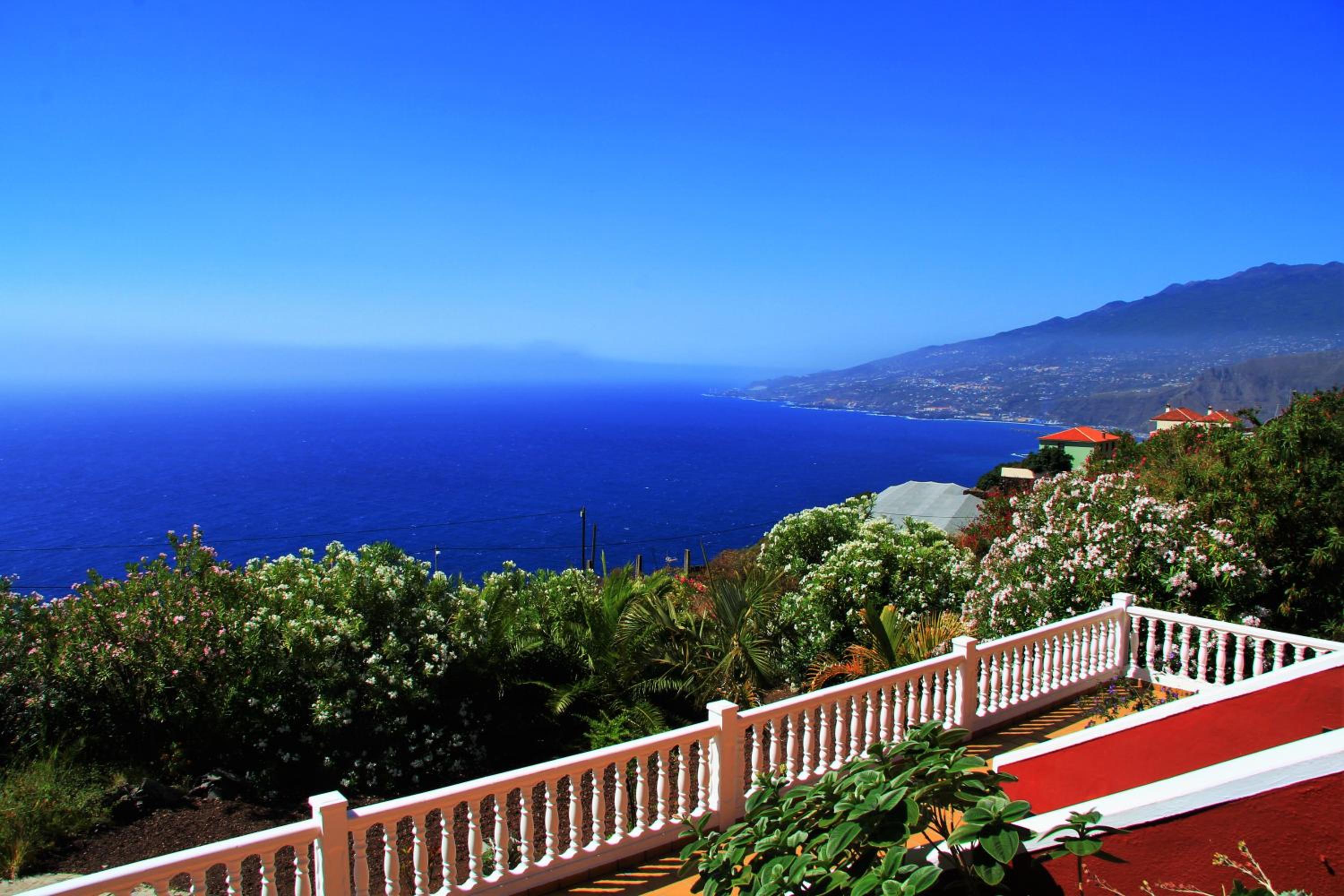 La Rivera Apartments view 2