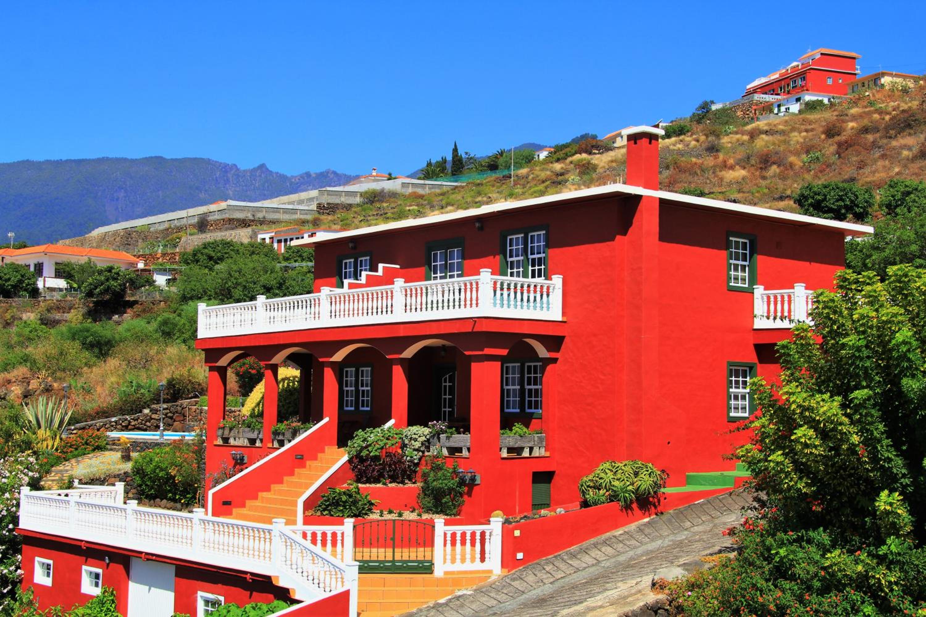 La Rivera Apartments view 4