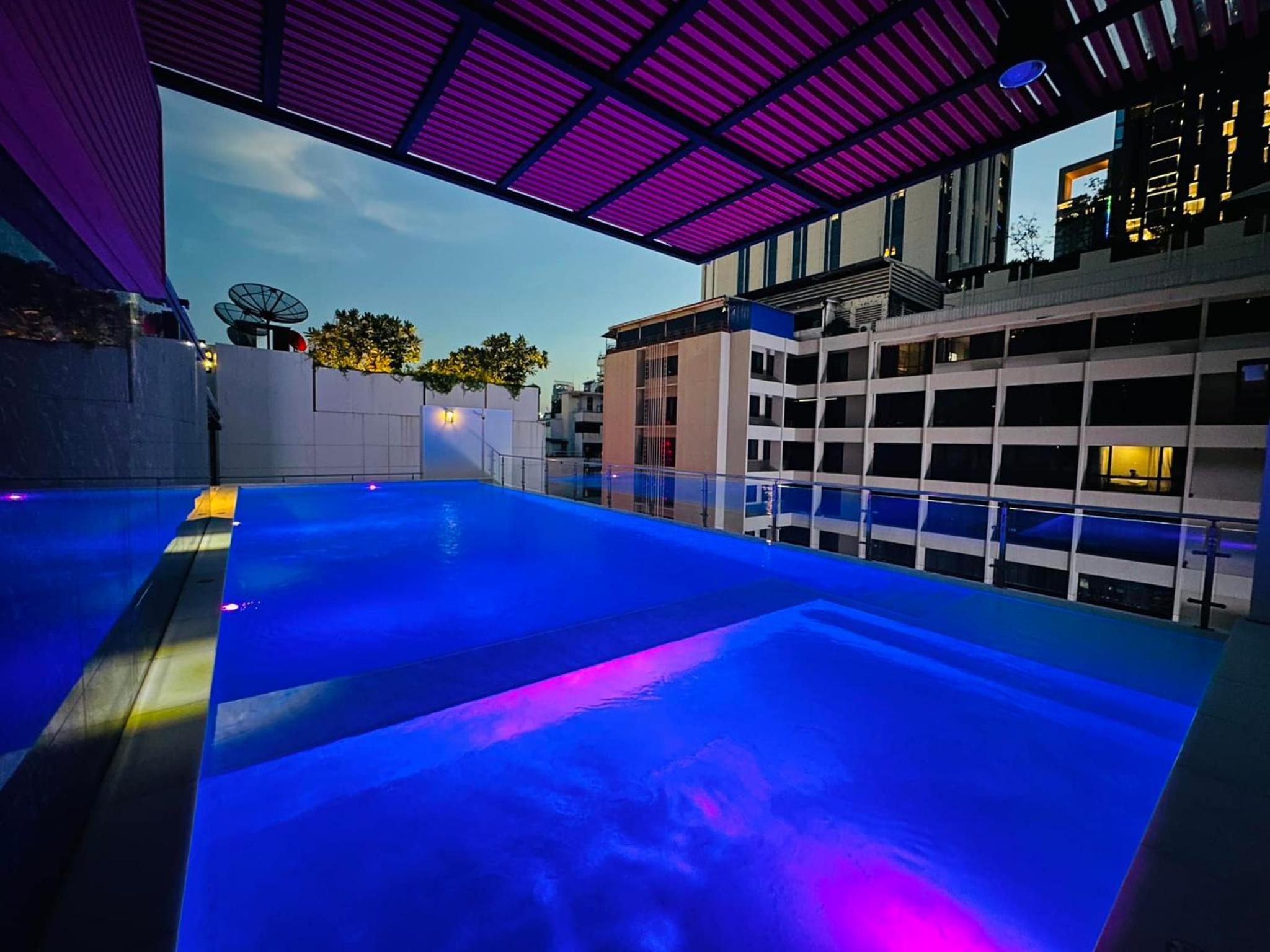 6th Avenue Sukhumvit BKK Two Bedrooms BTS Asok Nana MRT Sukhumvit