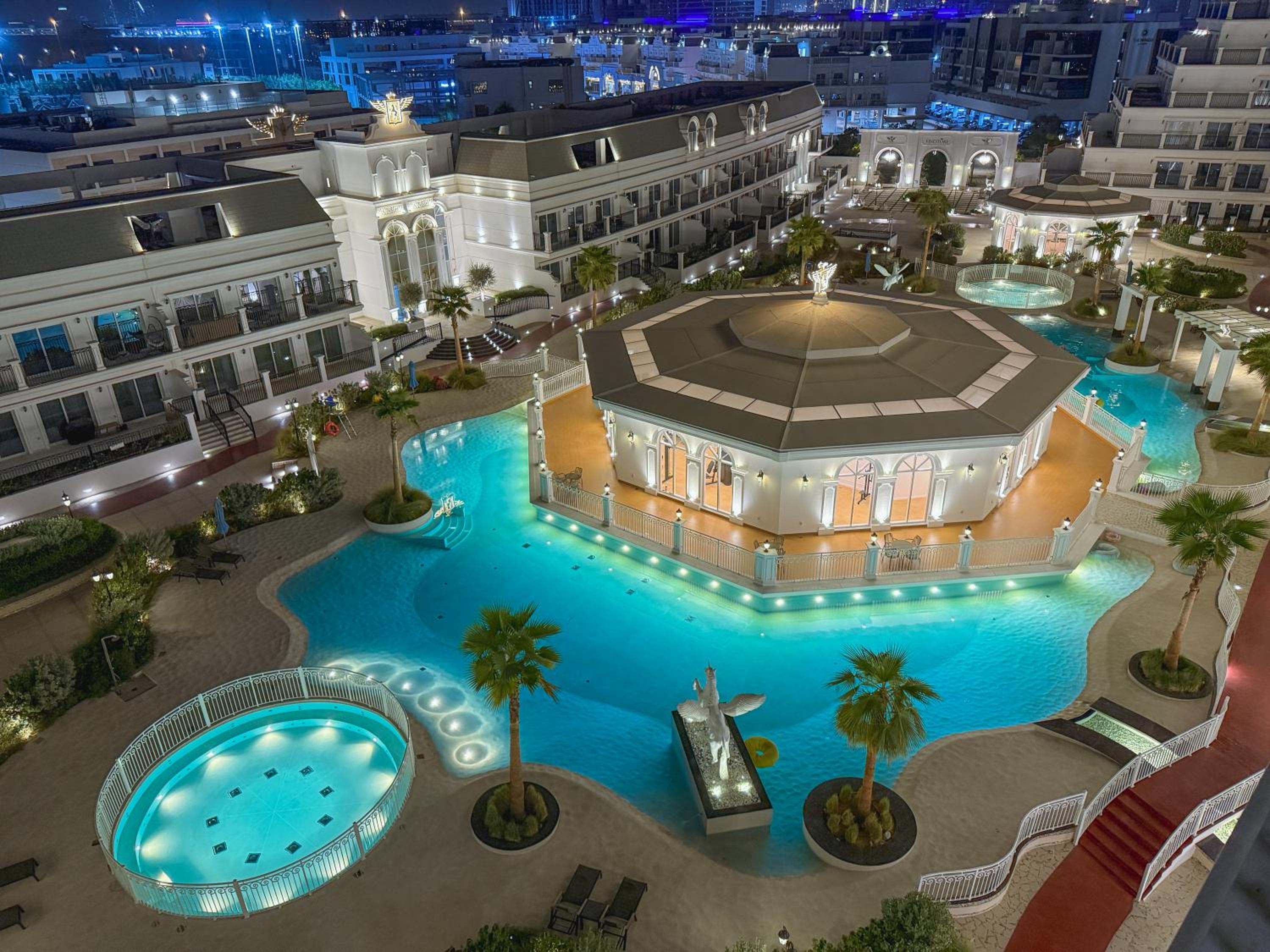 1BR Lagoon View Luxury Spa Retreat near Miracle Garden