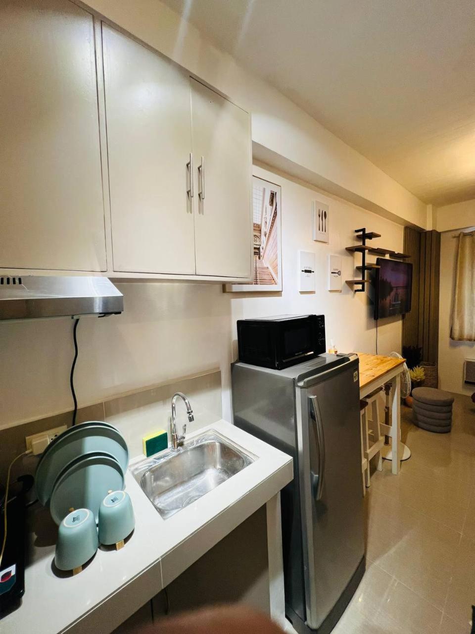 Paris Theme Near Trinoma SM North LRT Roosevelt SNR Congressional Free Netflix Fast Internet