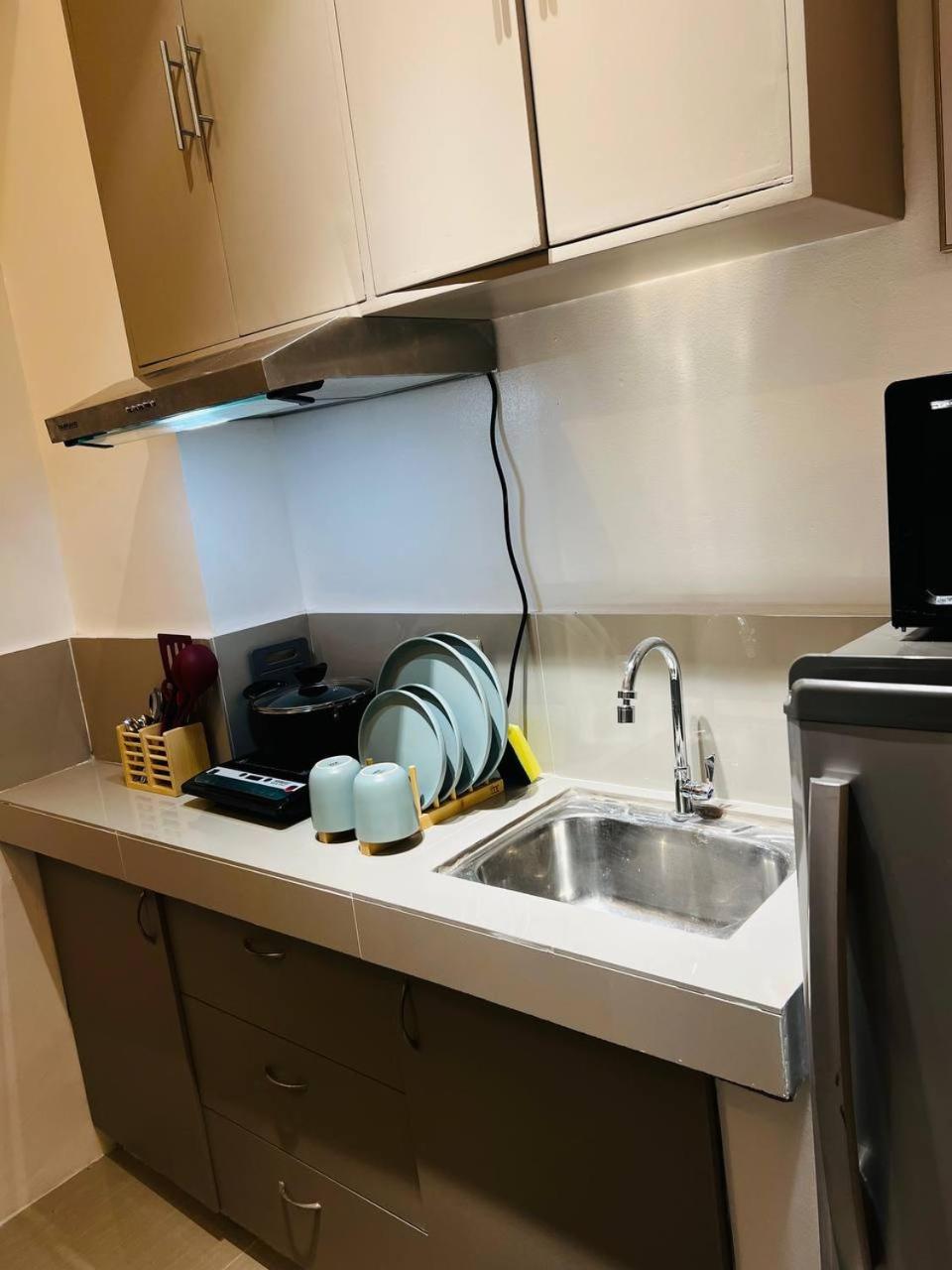 Paris Theme Near Trinoma SM North LRT Roosevelt SNR Congressional Free Netflix Fast Internet
