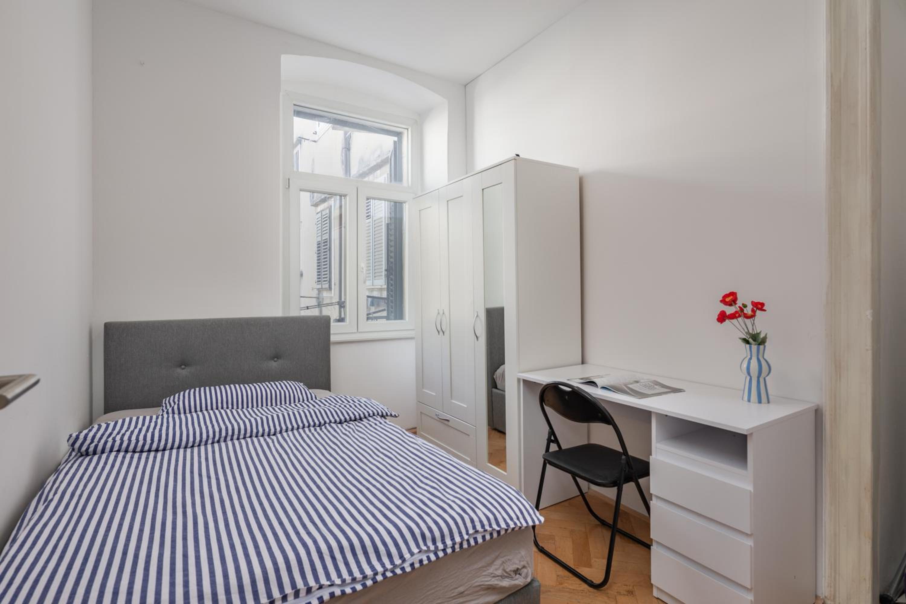 Anna 4-Bedroom City Apartment - Happy Rentals