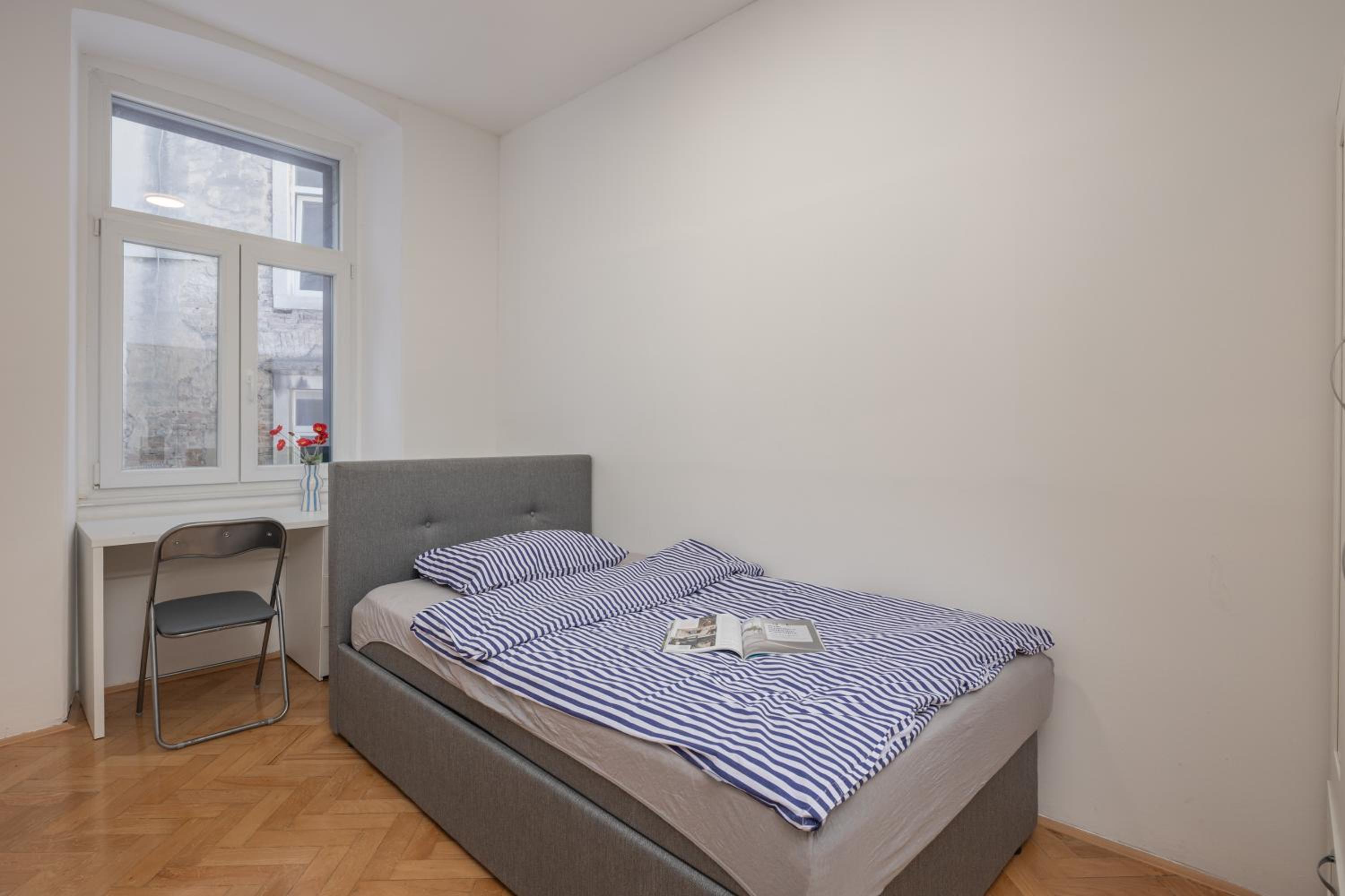 Anna 4-Bedroom City Apartment - Happy Rentals