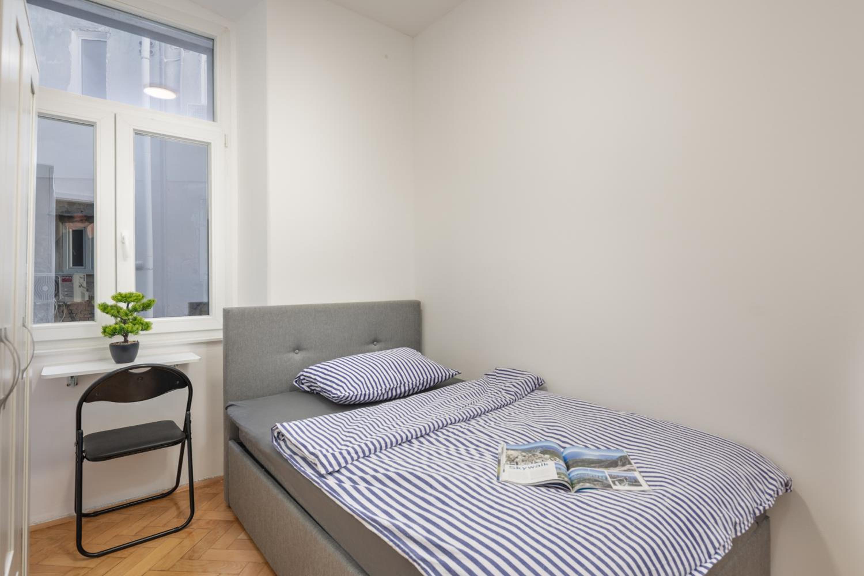 Anna 4-Bedroom City Apartment - Happy Rentals