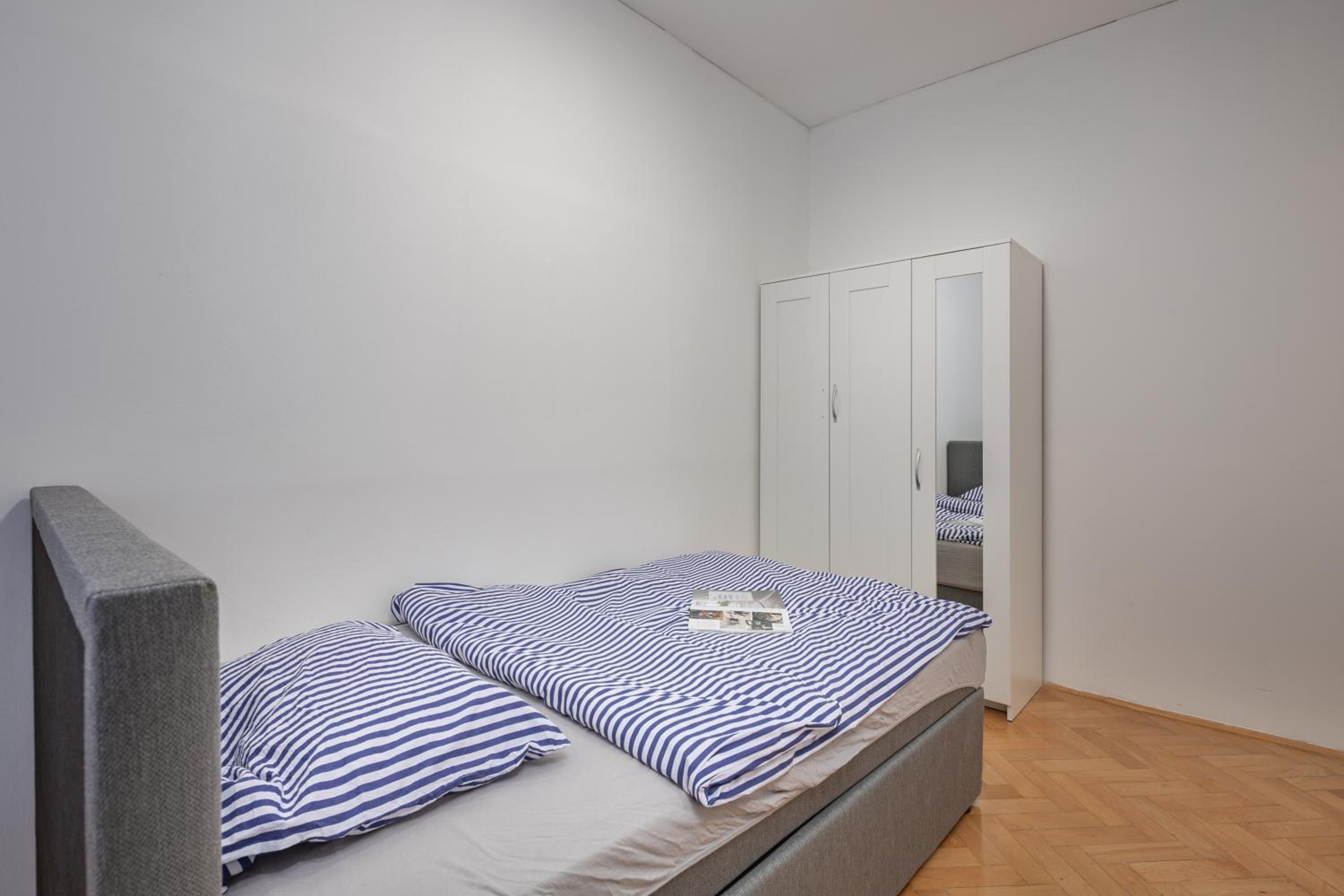 Anna 4-Bedroom City Apartment - Happy Rentals