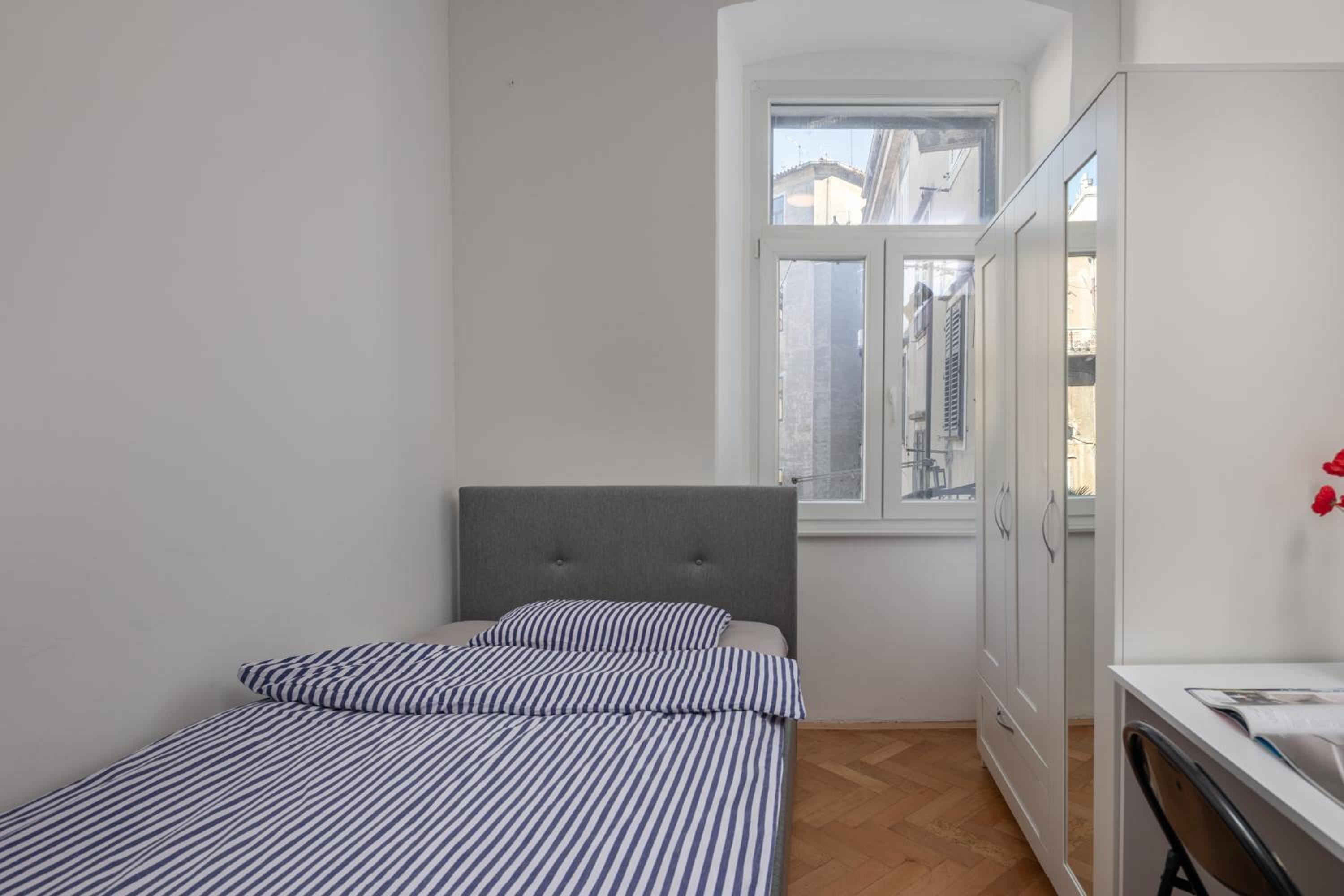 Anna 4-Bedroom City Apartment - Happy Rentals