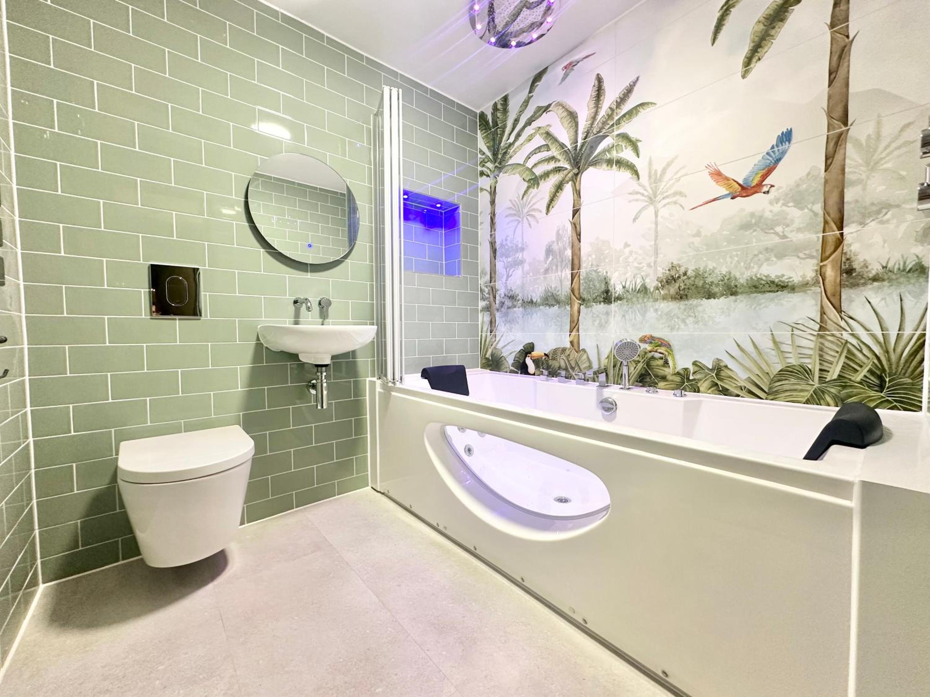 The Board Games Apartments - Brought to you by Coastline Retreats - Themed town centre apartments ALL WITH LUXURY 2 PERSON JACUZZI BATHS - 5 mins walk to t