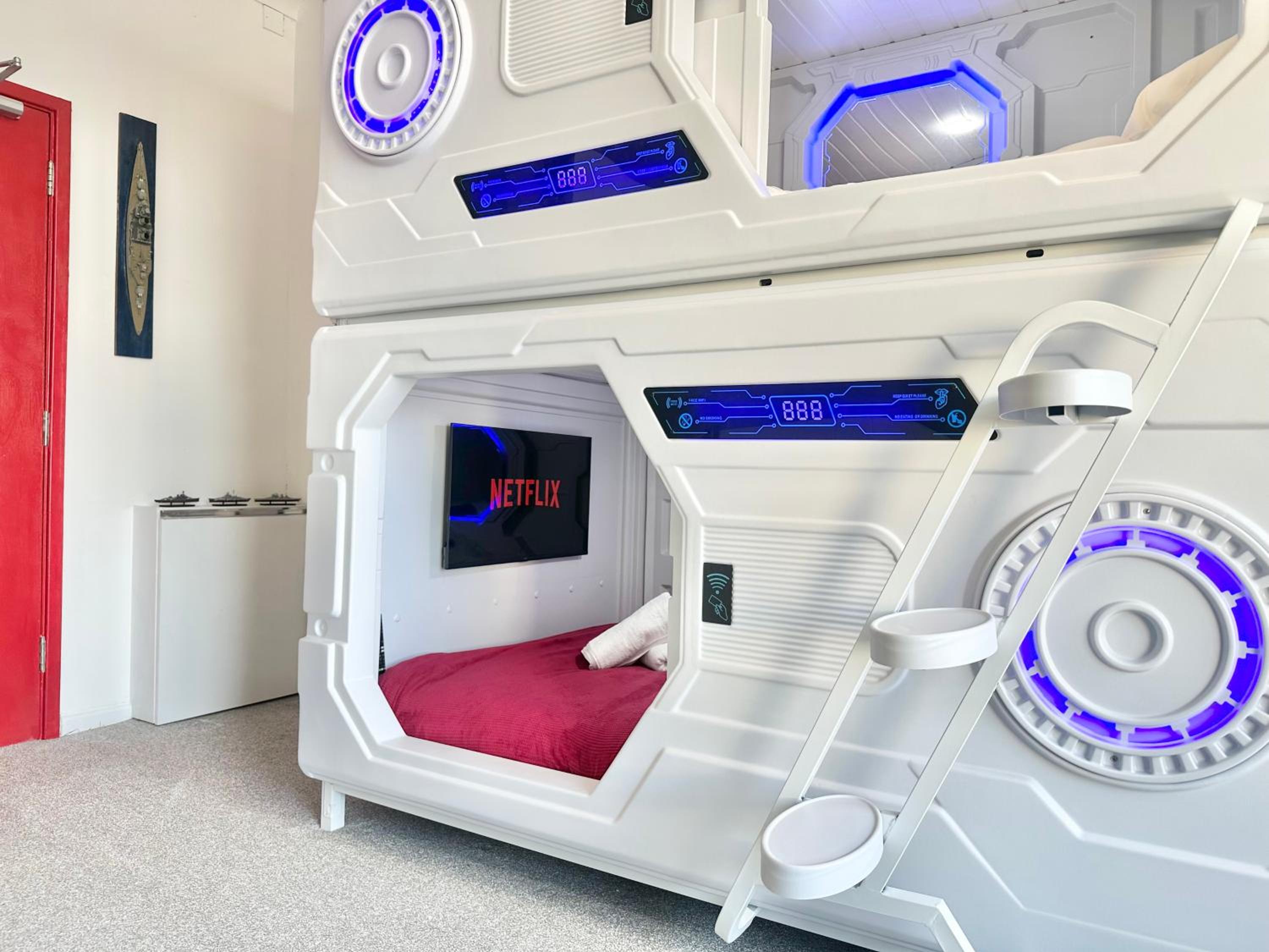 The Board Games Apartments - Brought to you by Coastline Retreats - Themed town centre apartments ALL WITH LUXURY 2 PERSON JACUZZI BATHS - 5 mins walk to t