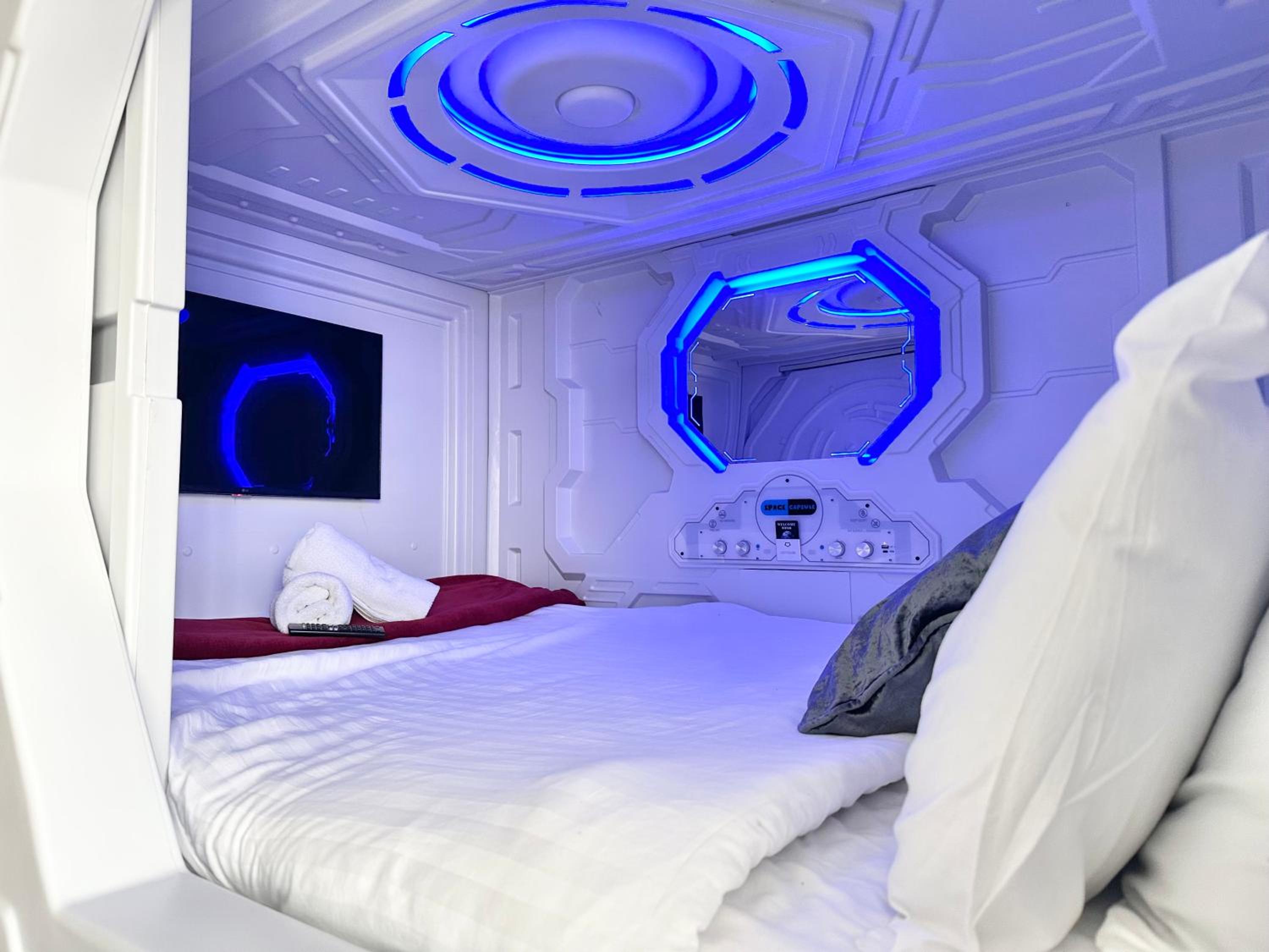 The Board Games Apartments - Brought to you by Coastline Retreats - Themed town centre apartments ALL WITH LUXURY 2 PERSON JACUZZI BATHS - 5 mins walk to t