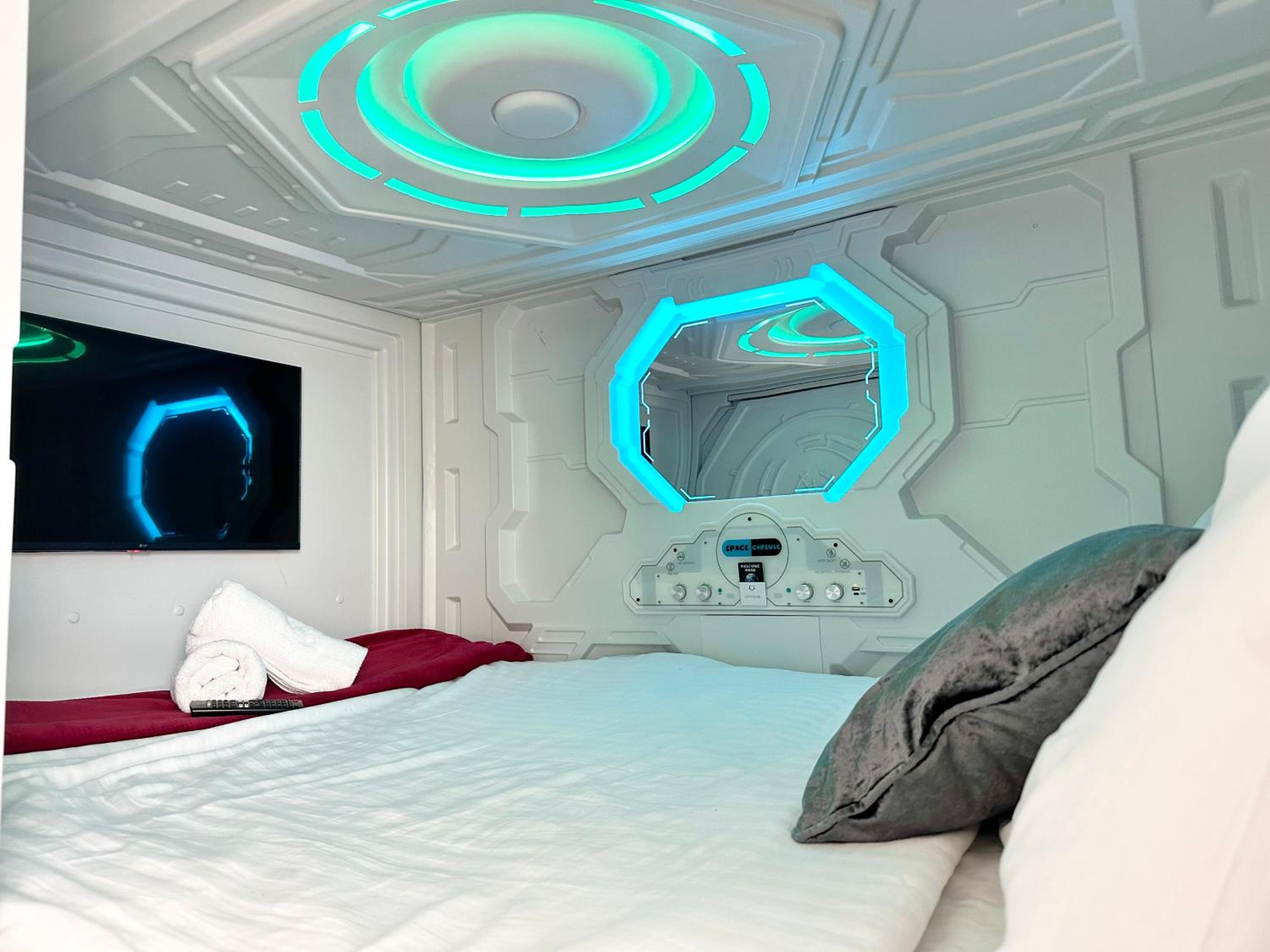 The Board Games Apartments - Brought to you by Coastline Retreats - Themed town centre apartments ALL WITH LUXURY 2 PERSON JACUZZI BATHS - 5 mins walk to t