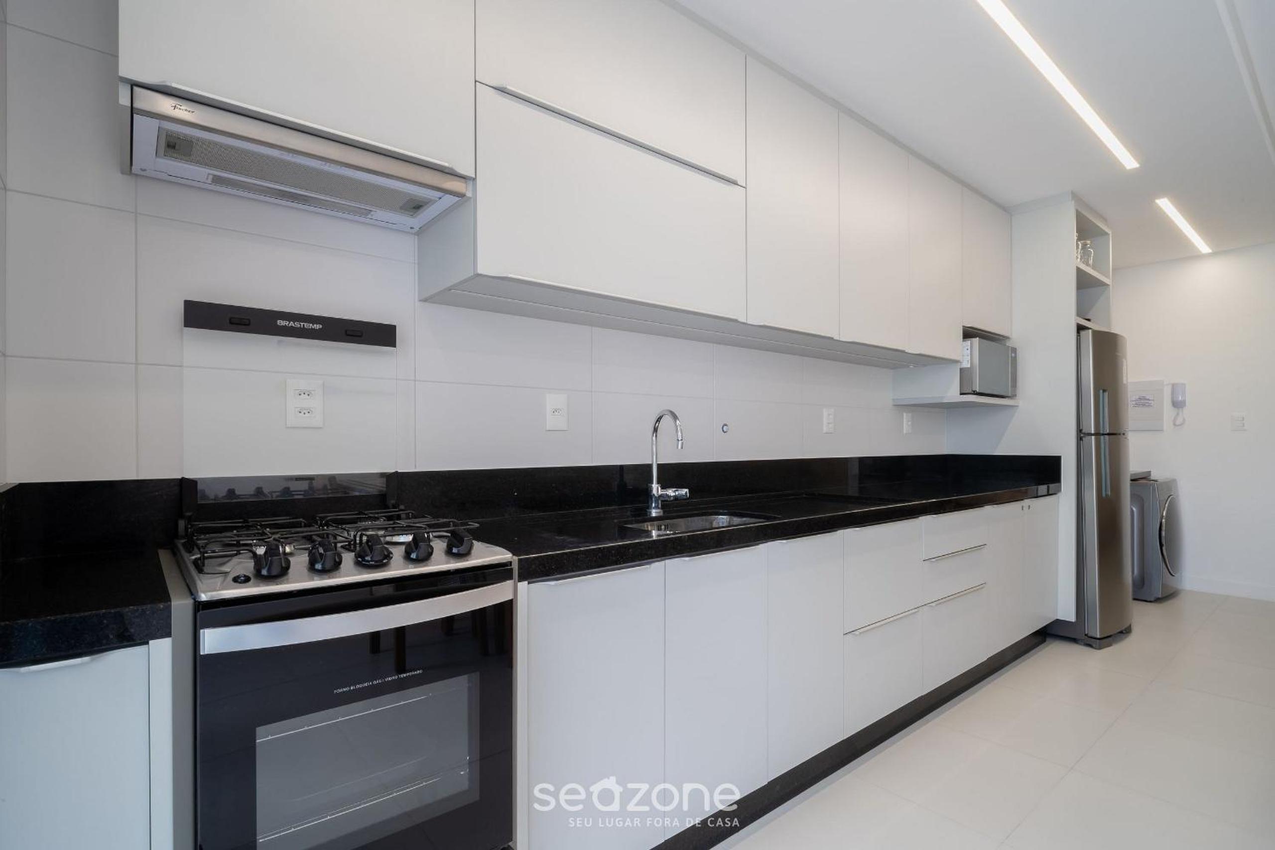 Apt w/ balcony and grill 220m from the Sea CAR0201