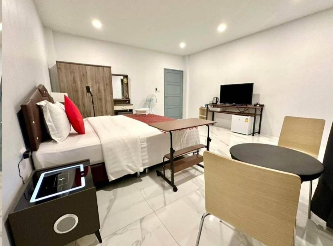 PR ROOM FOR RENT
