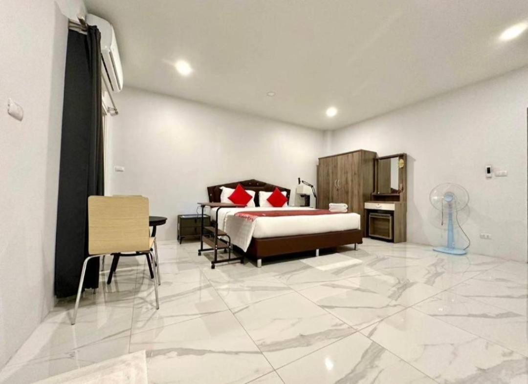 PR ROOM FOR RENT