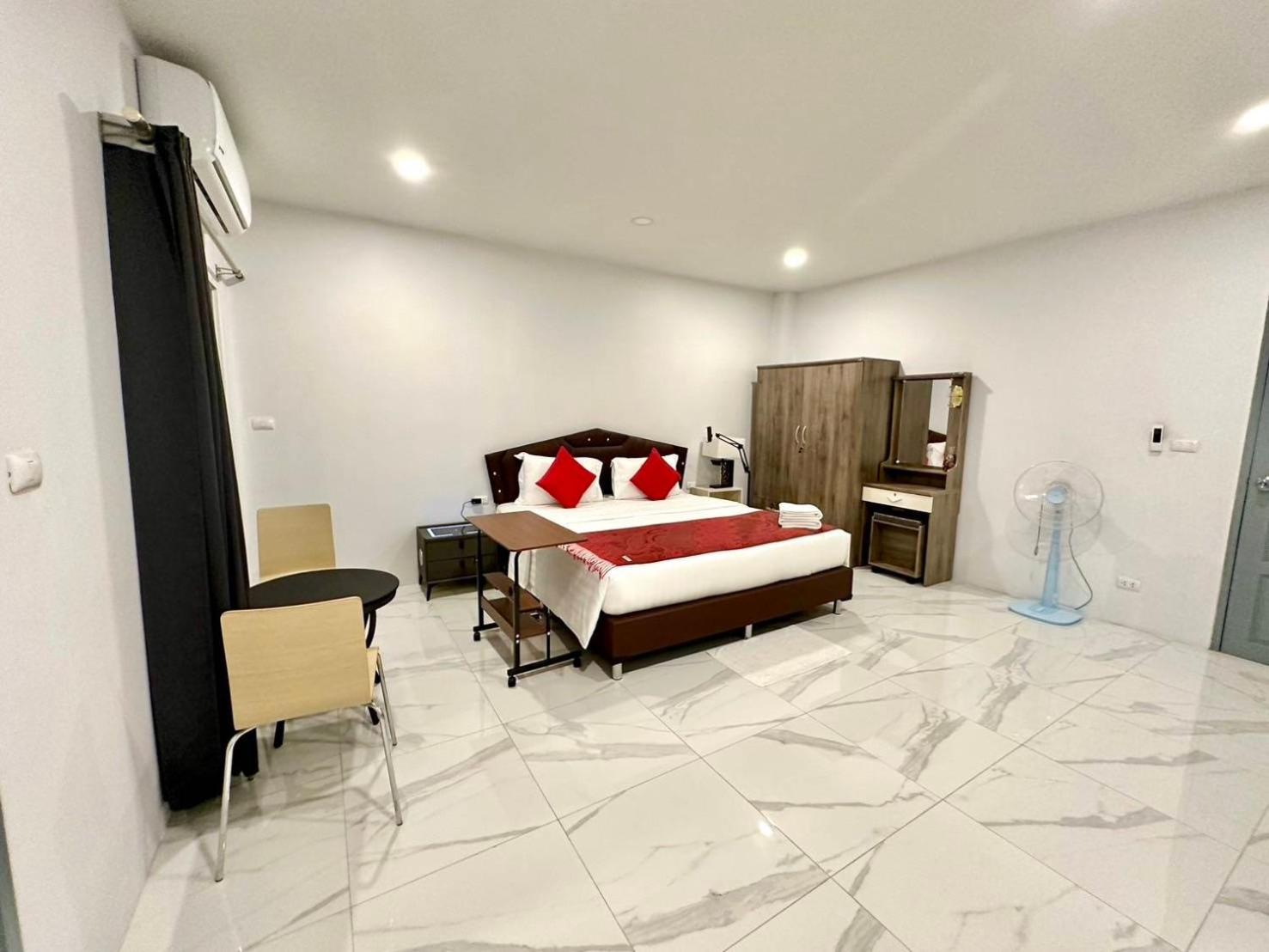 PR ROOM FOR RENT