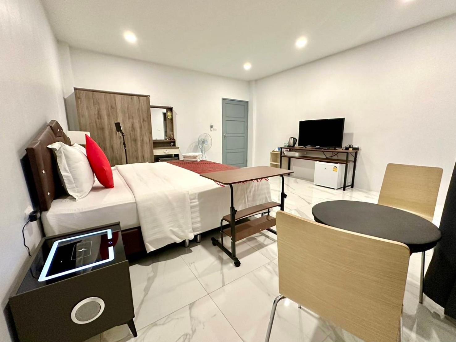 PR ROOM FOR RENT