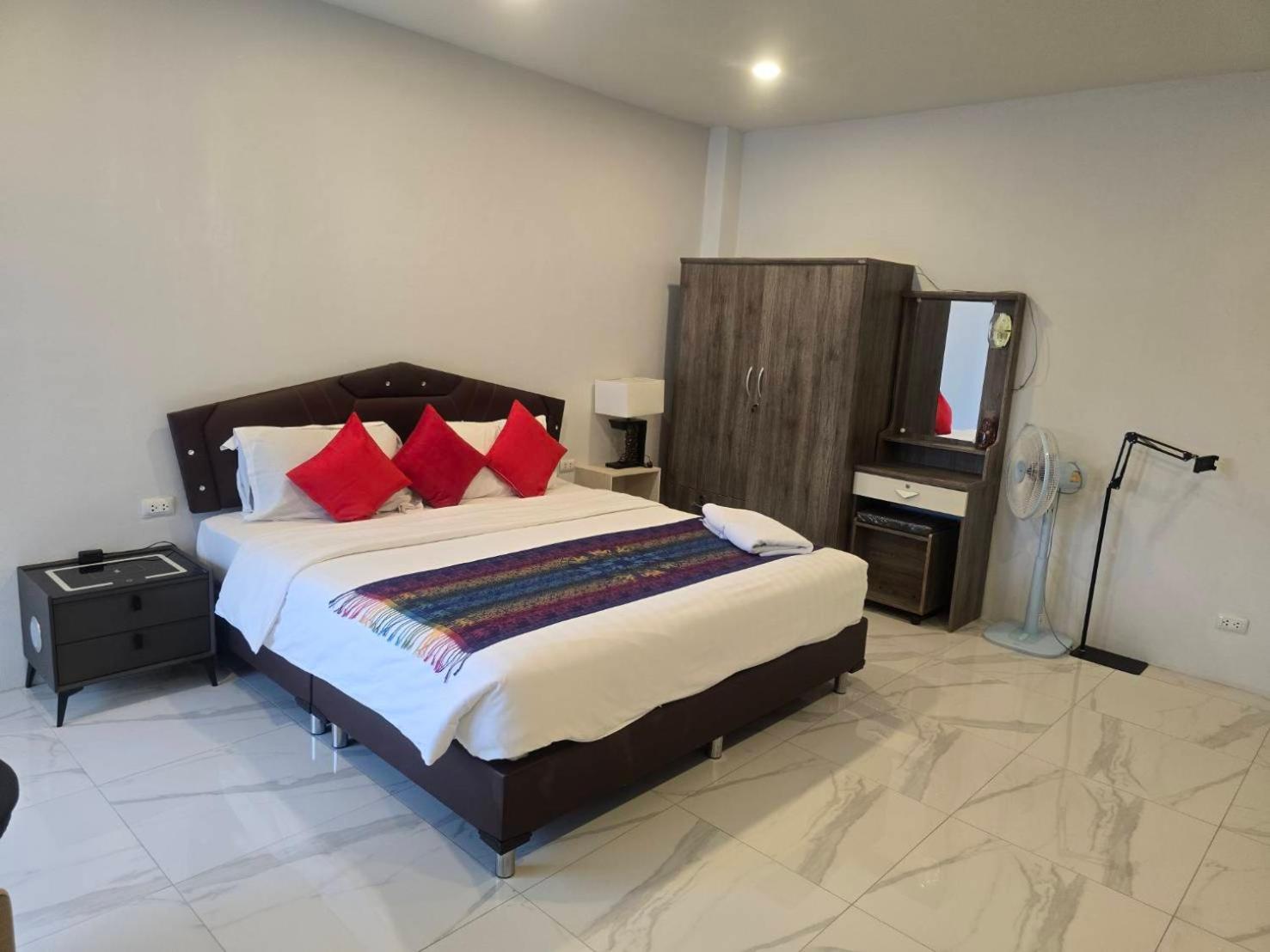 PR ROOM FOR RENT