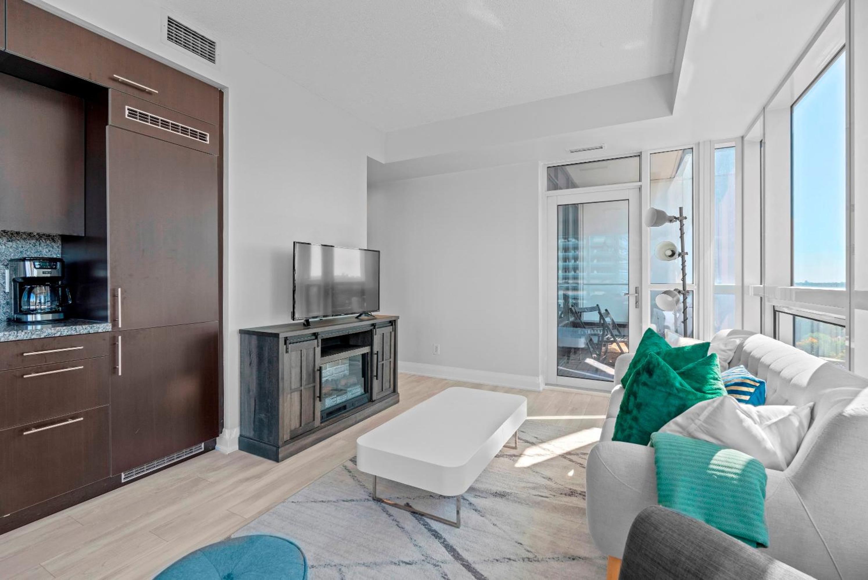 Panoramic 2 Bedroom 2 Bathroom Condo Sheppard Metro North York Toronto