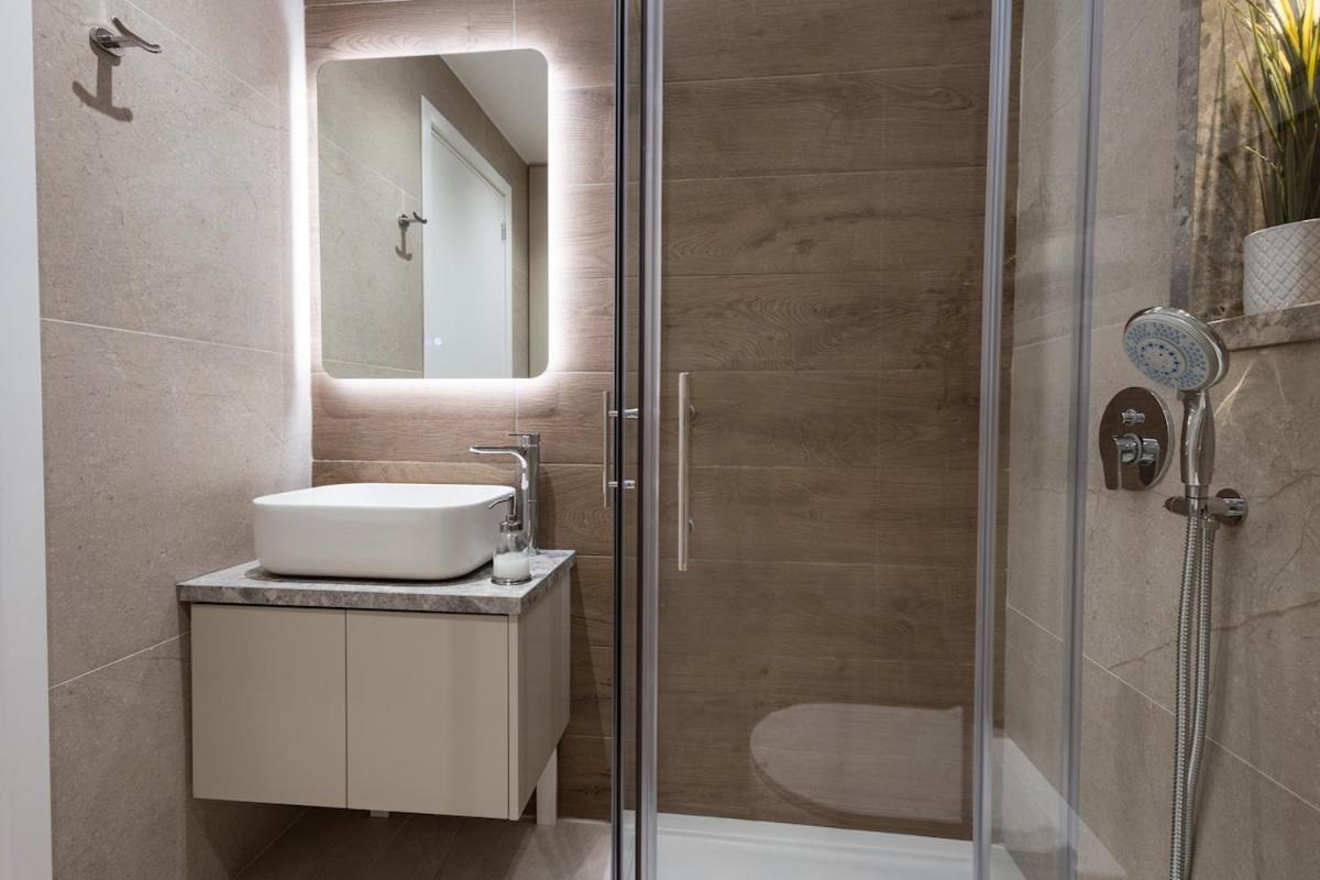 Luxury Marina Beach Stay