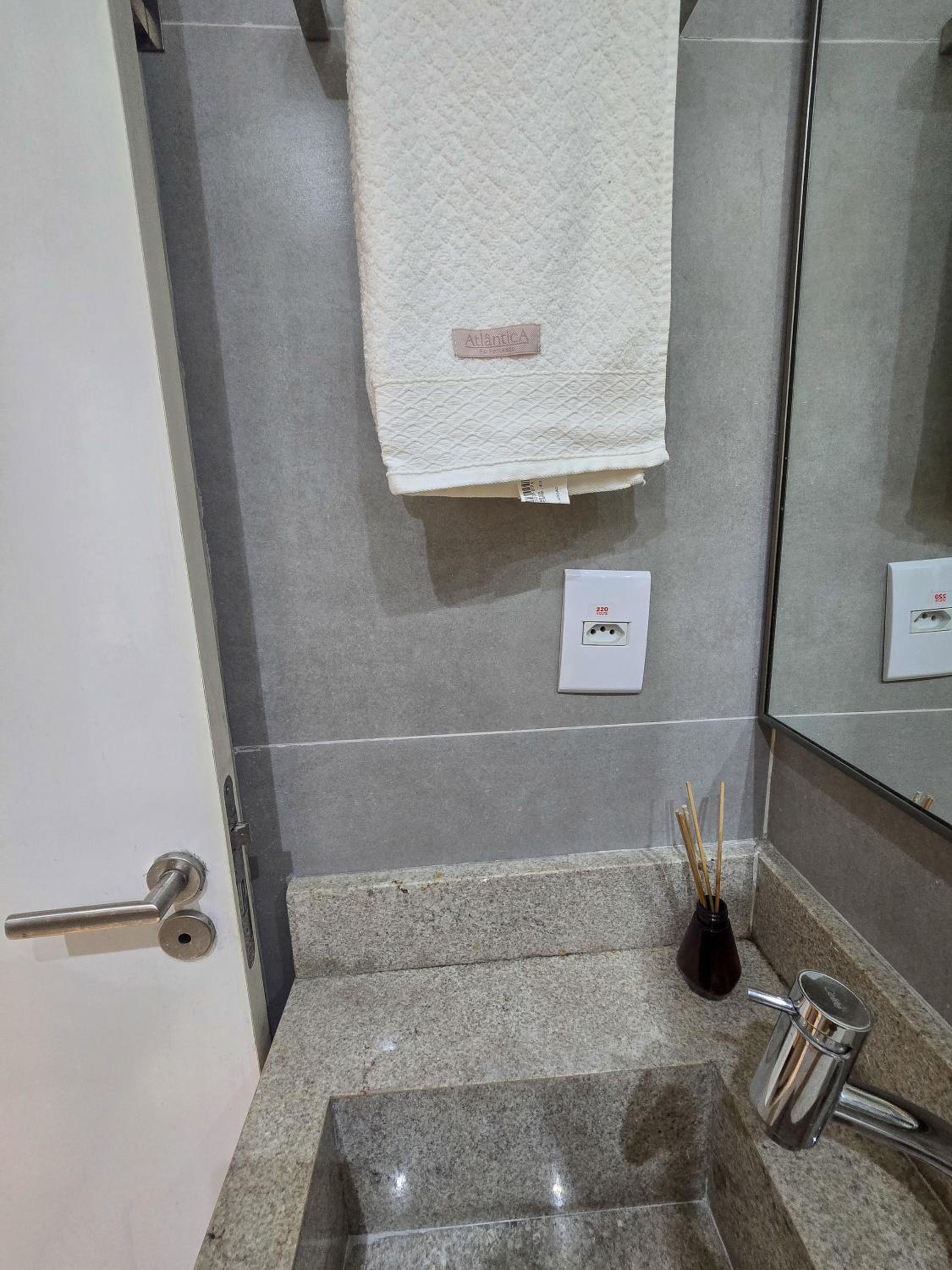 Flat 100m da praia, piscina, churrasqueira e sauna BY Oasis Ferias