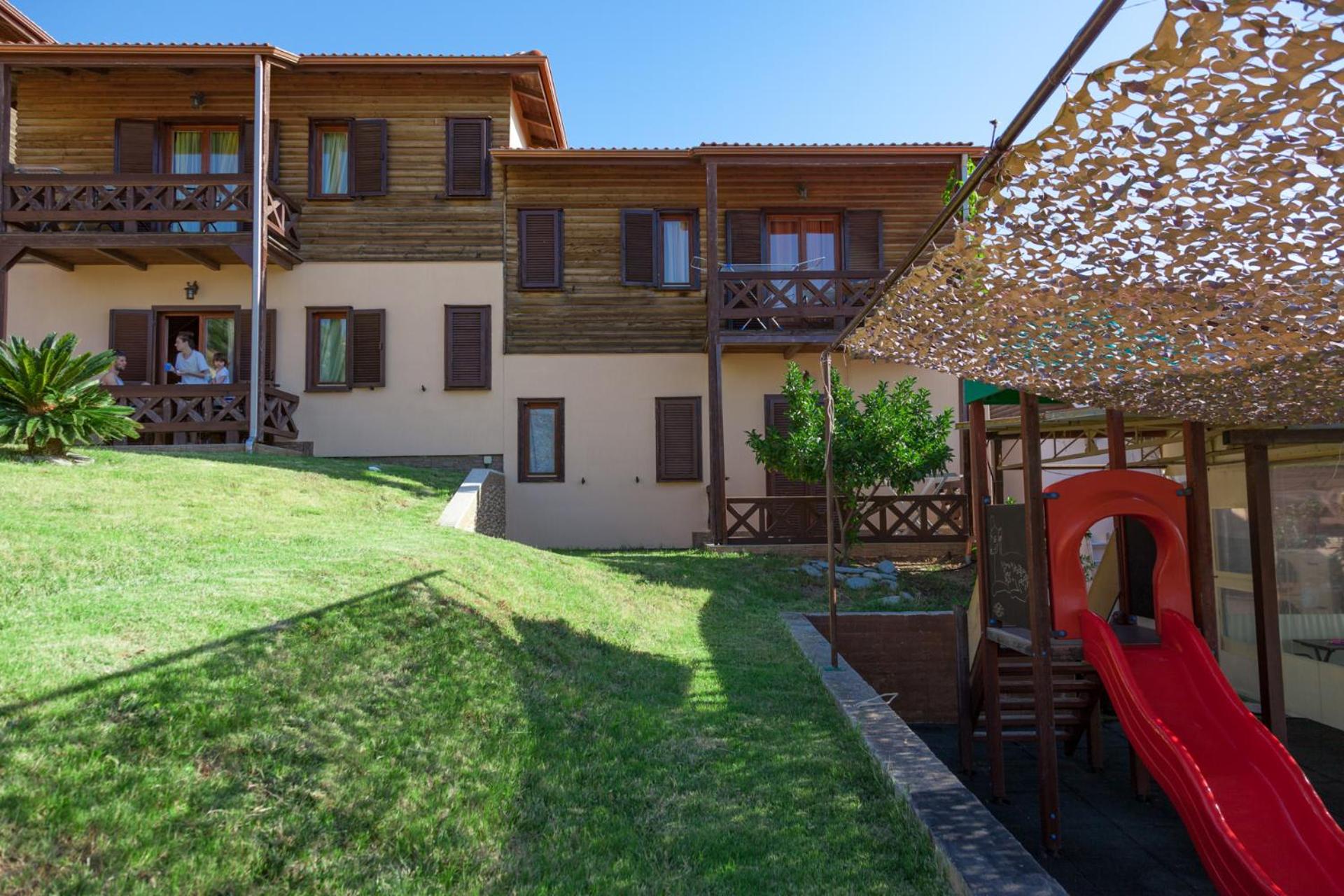 Wooden Nest view 3
