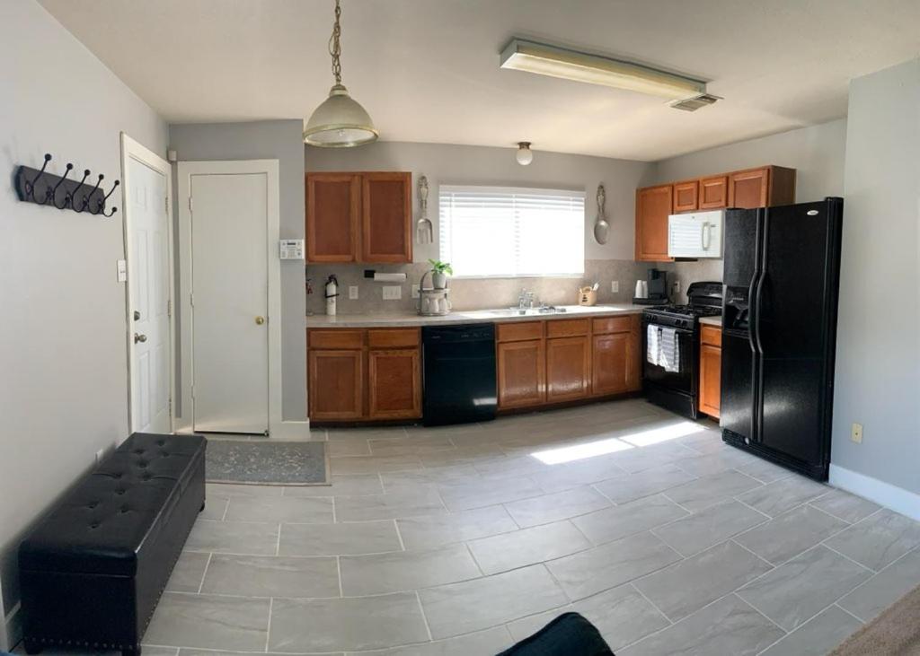 Home Away From Home 10-minutes IAH airport-Hospital-malls-Restaurants