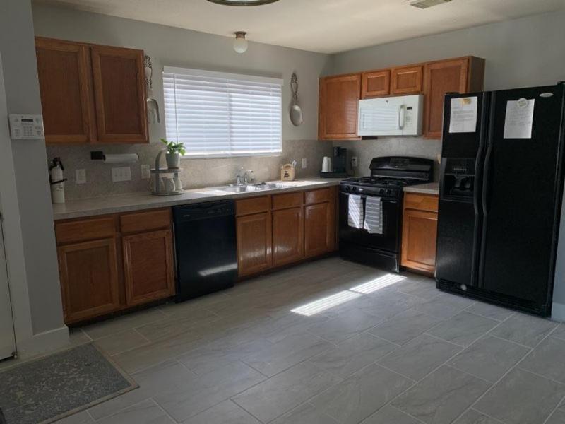 Home Away From Home 10-minutes IAH airport-Hospital-malls-Restaurants