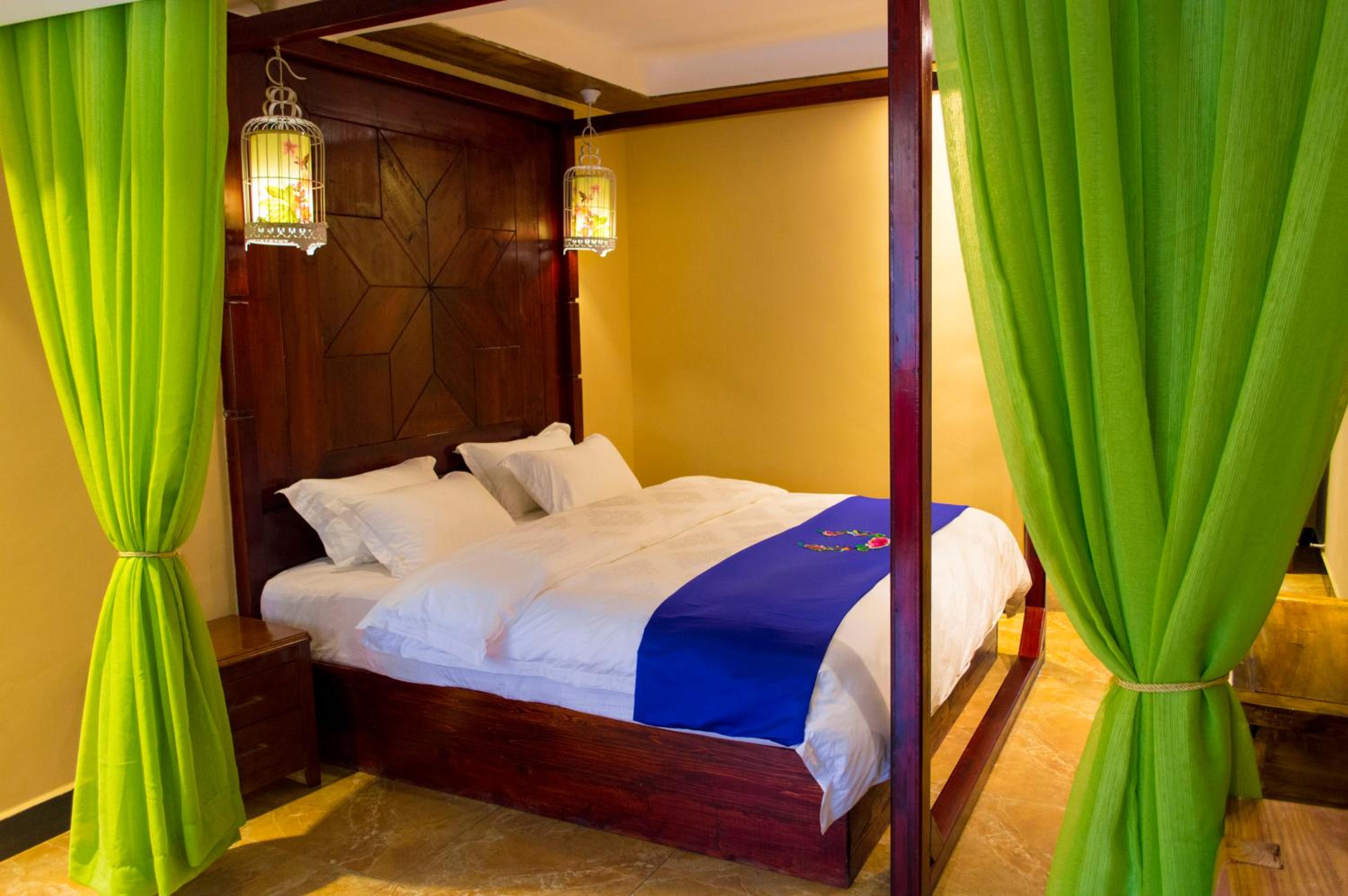 Fenghuang Tujia Ethnic Minority River View Hotel
