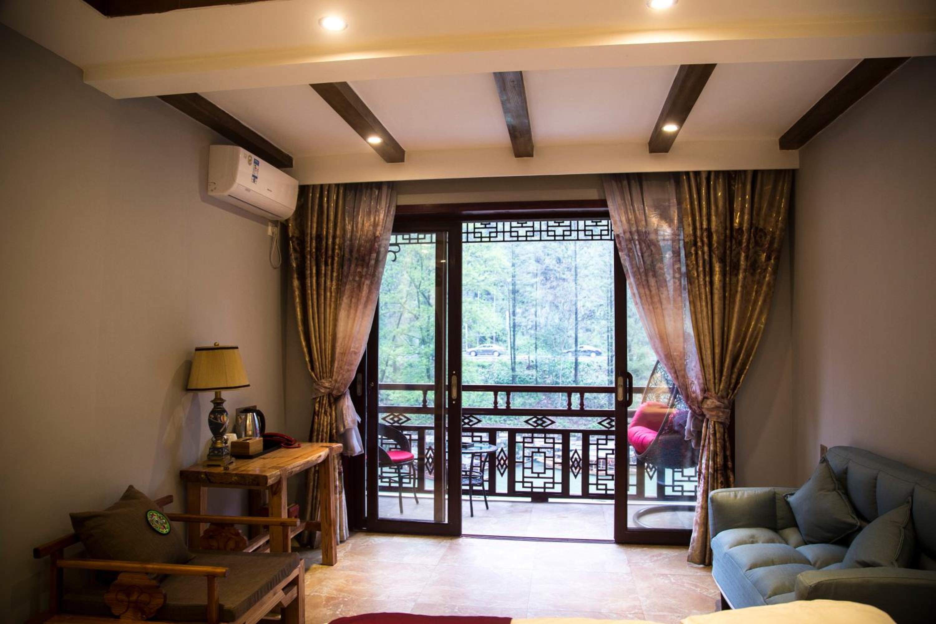 Fenghuang Tujia Ethnic Minority River View Hotel