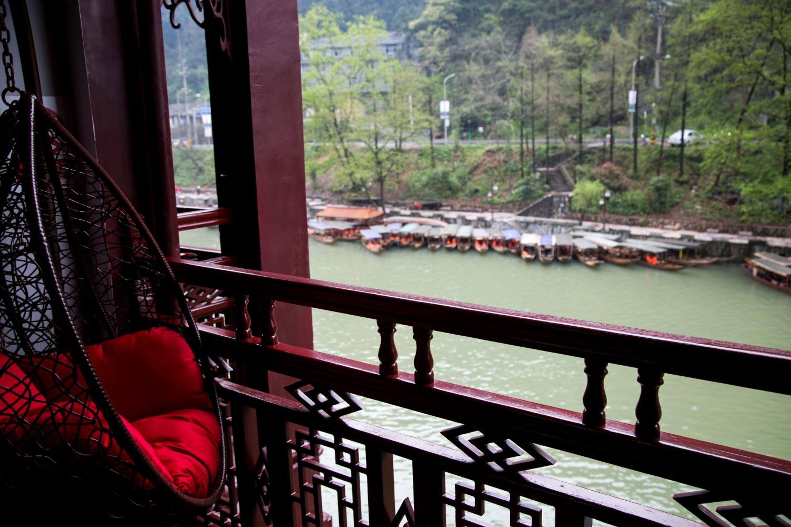 Fenghuang Tujia Ethnic Minority River View Hotel