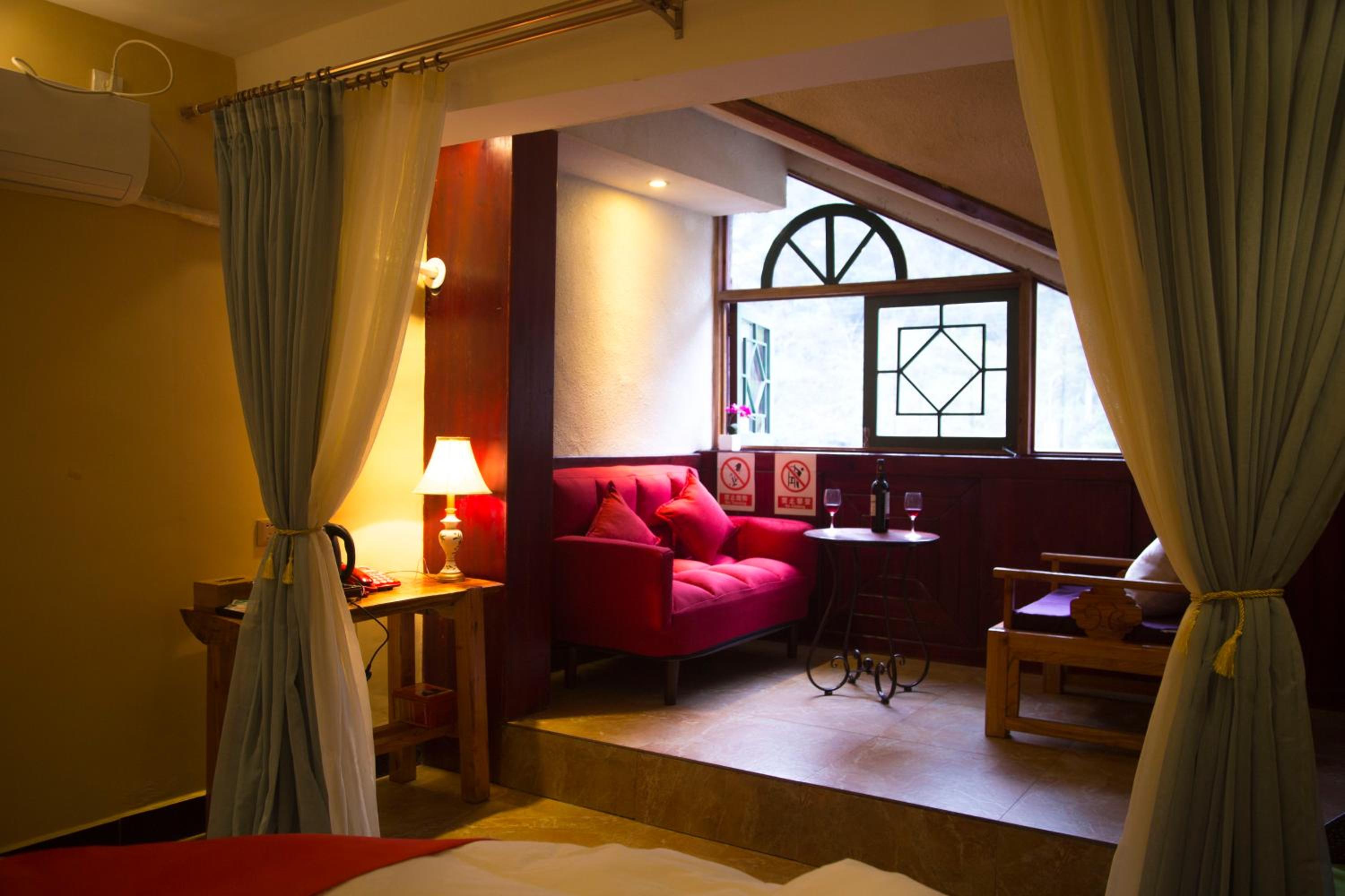 Fenghuang Tujia Ethnic Minority River View Hotel