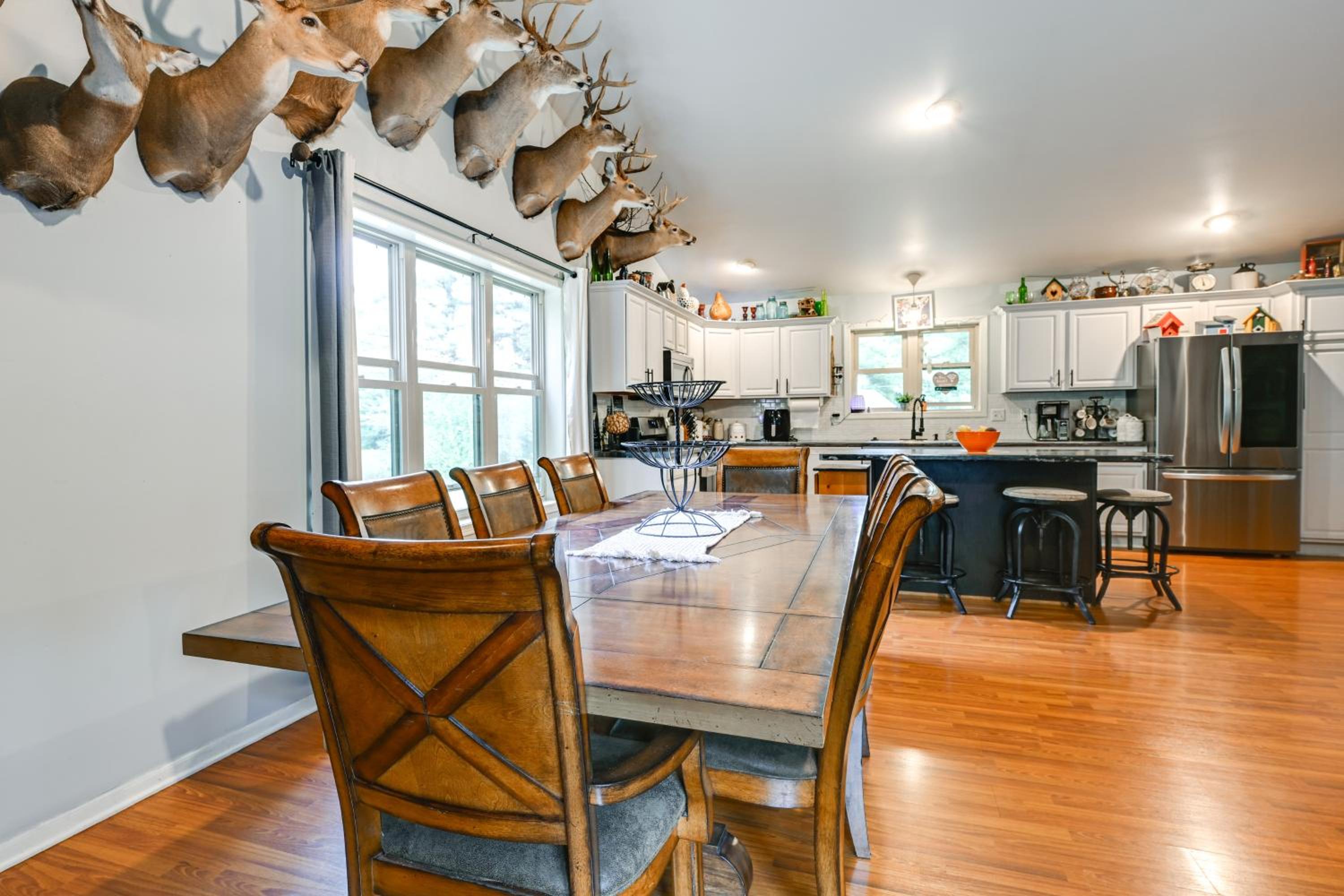 Pet Friendly Cabin with Hot Tub 5 mi to River