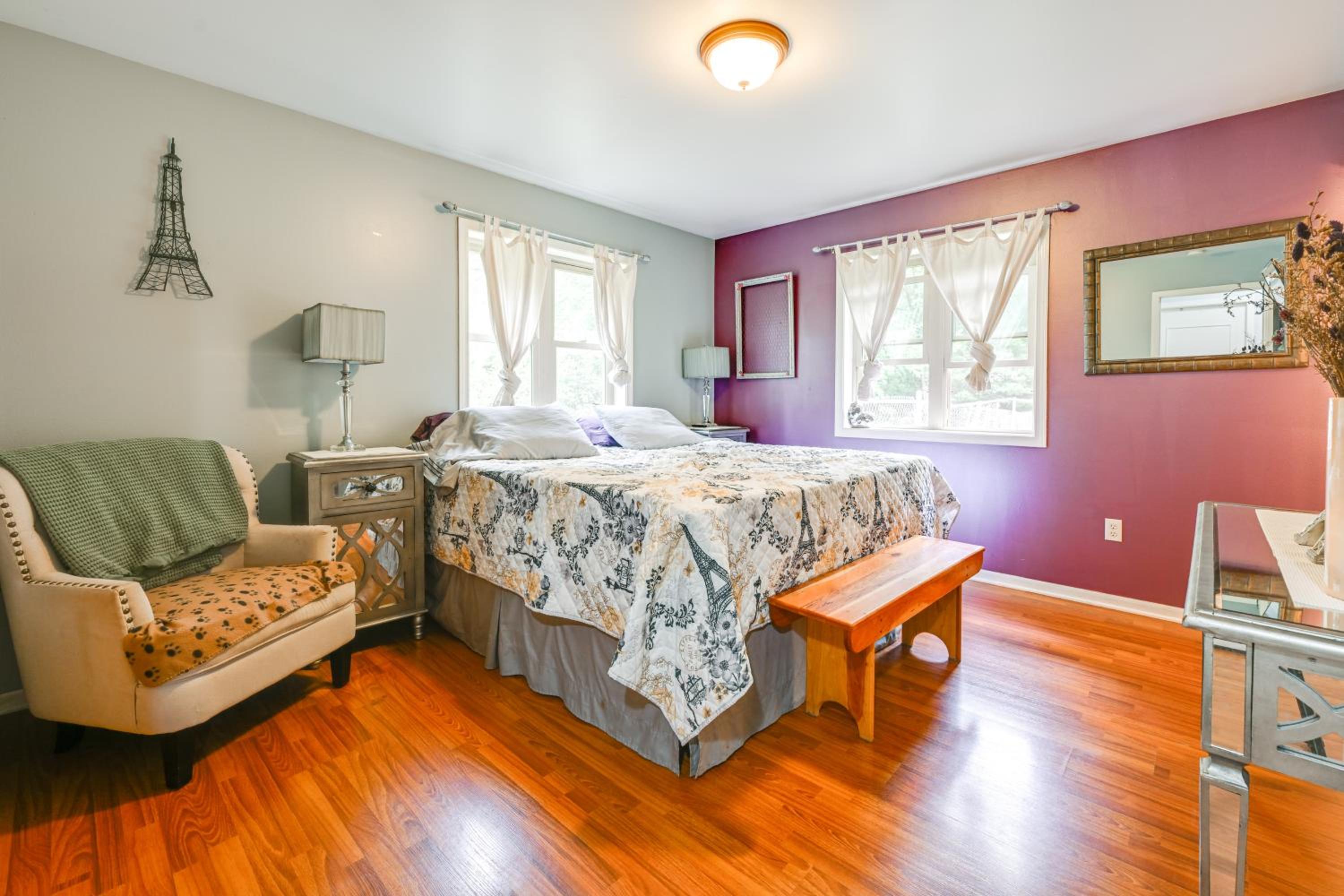 Pet Friendly Cabin with Hot Tub 5 mi to River