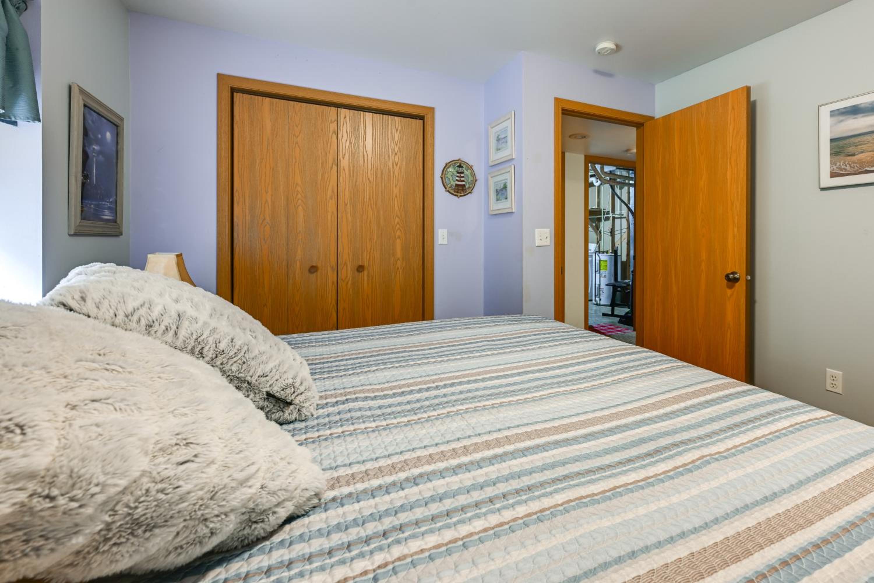 Pet Friendly Cabin with Hot Tub 5 mi to River