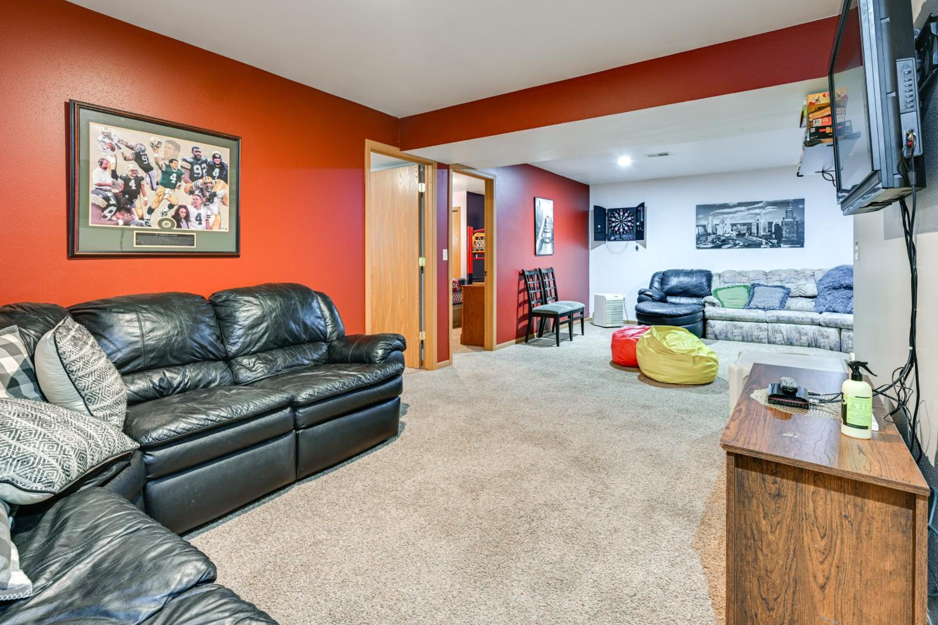 Pet Friendly Cabin with Hot Tub 5 mi to River