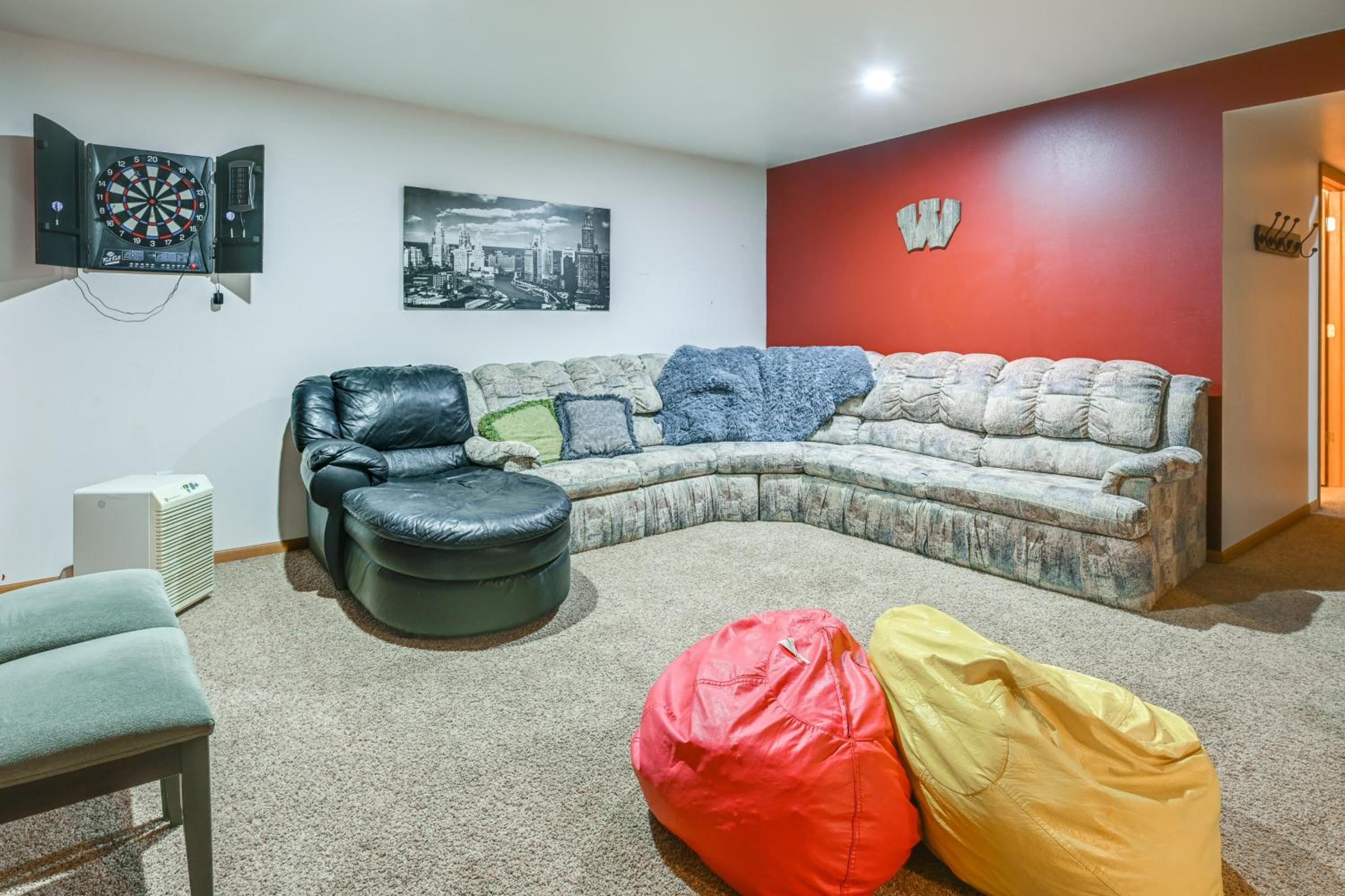 Pet Friendly Cabin with Hot Tub 5 mi to River