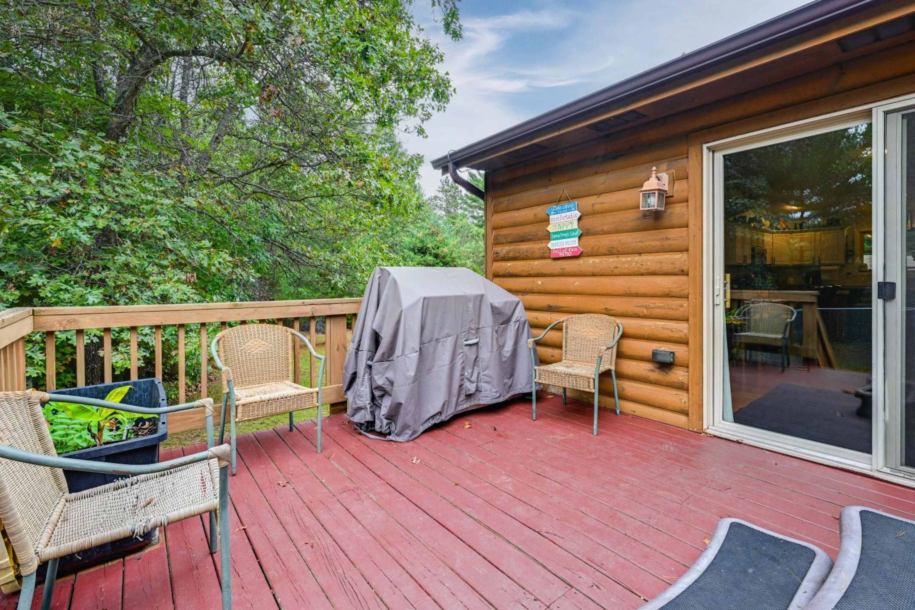 Pet Friendly Cabin with Hot Tub 5 mi to River