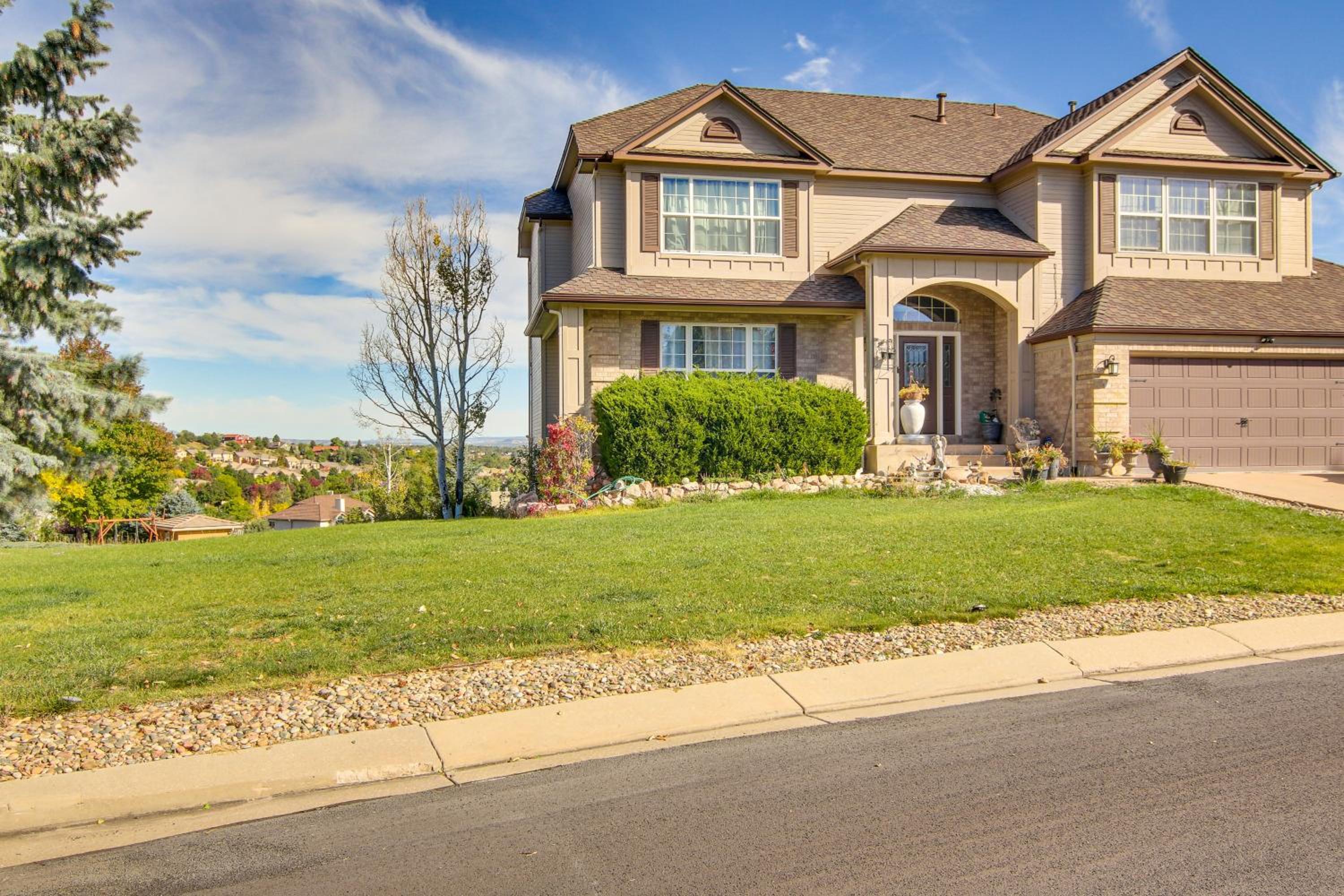 4 Mi to Broadmoor! Apt with Movie Theater and Mtn View