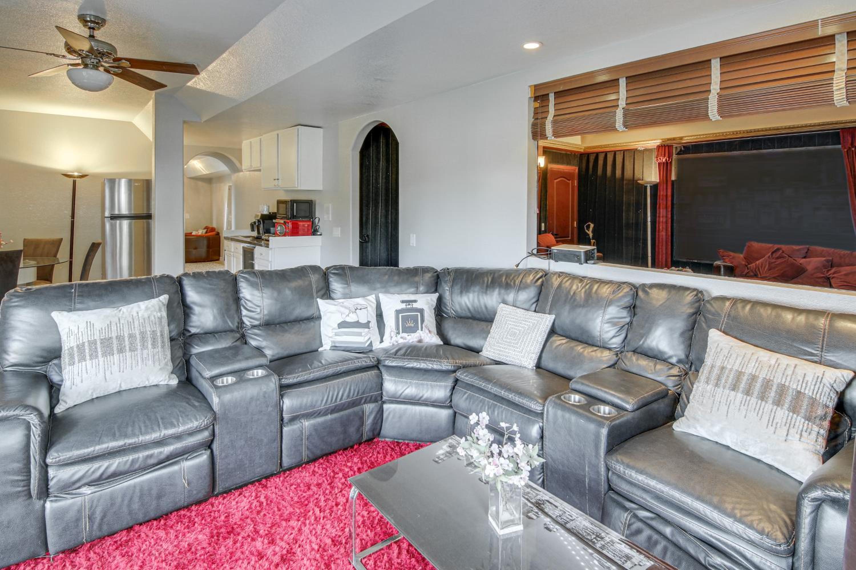 4 Mi to Broadmoor! Apt with Movie Theater and Mtn View