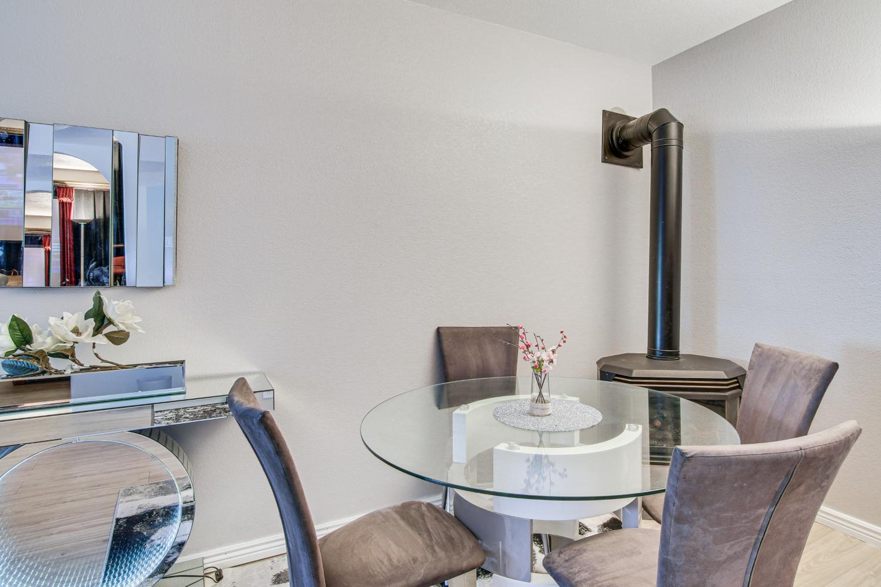 4 Mi to Broadmoor! Apt with Movie Theater and Mtn View
