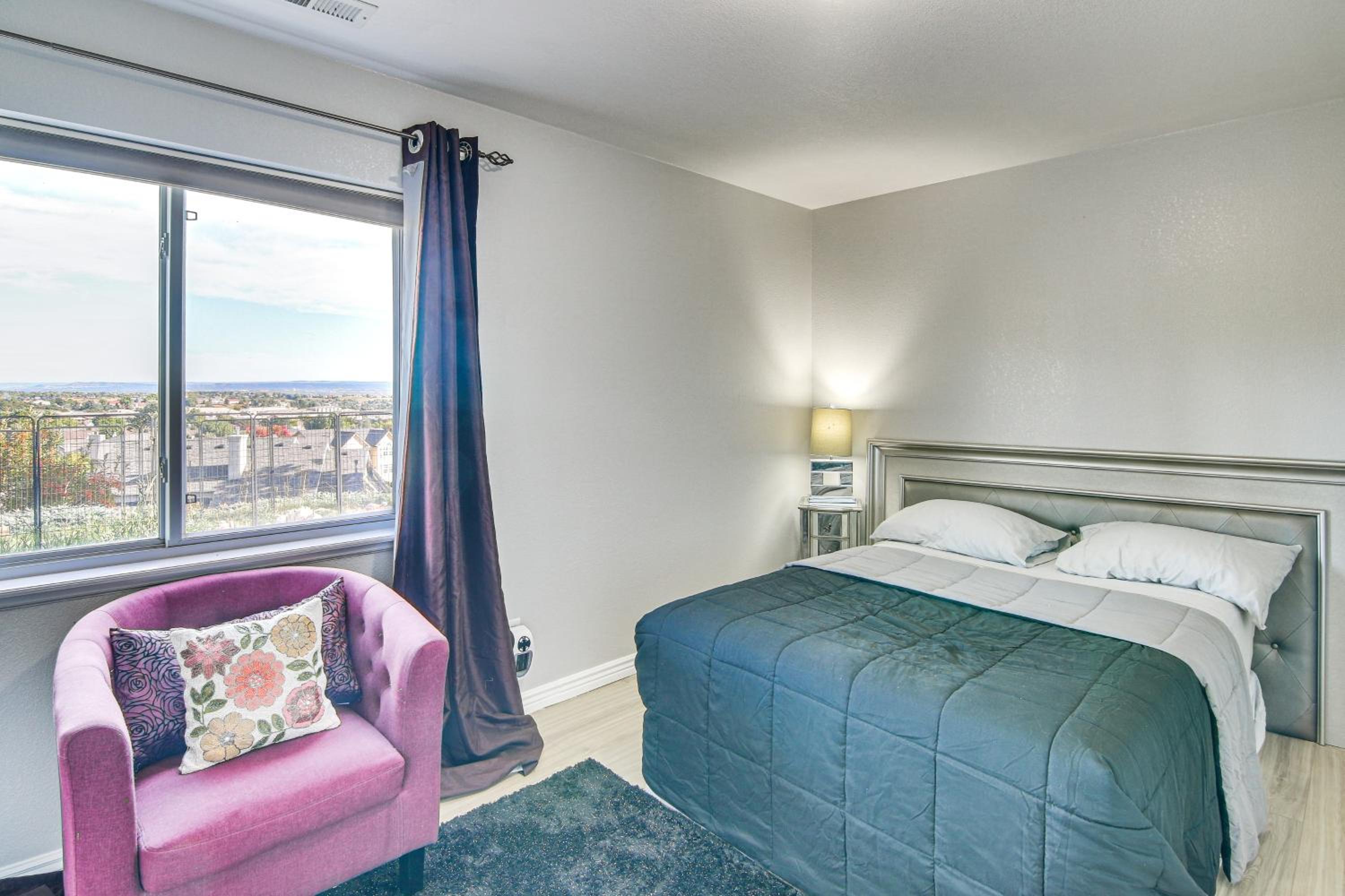 4 Mi to Broadmoor! Apt with Movie Theater and Mtn View