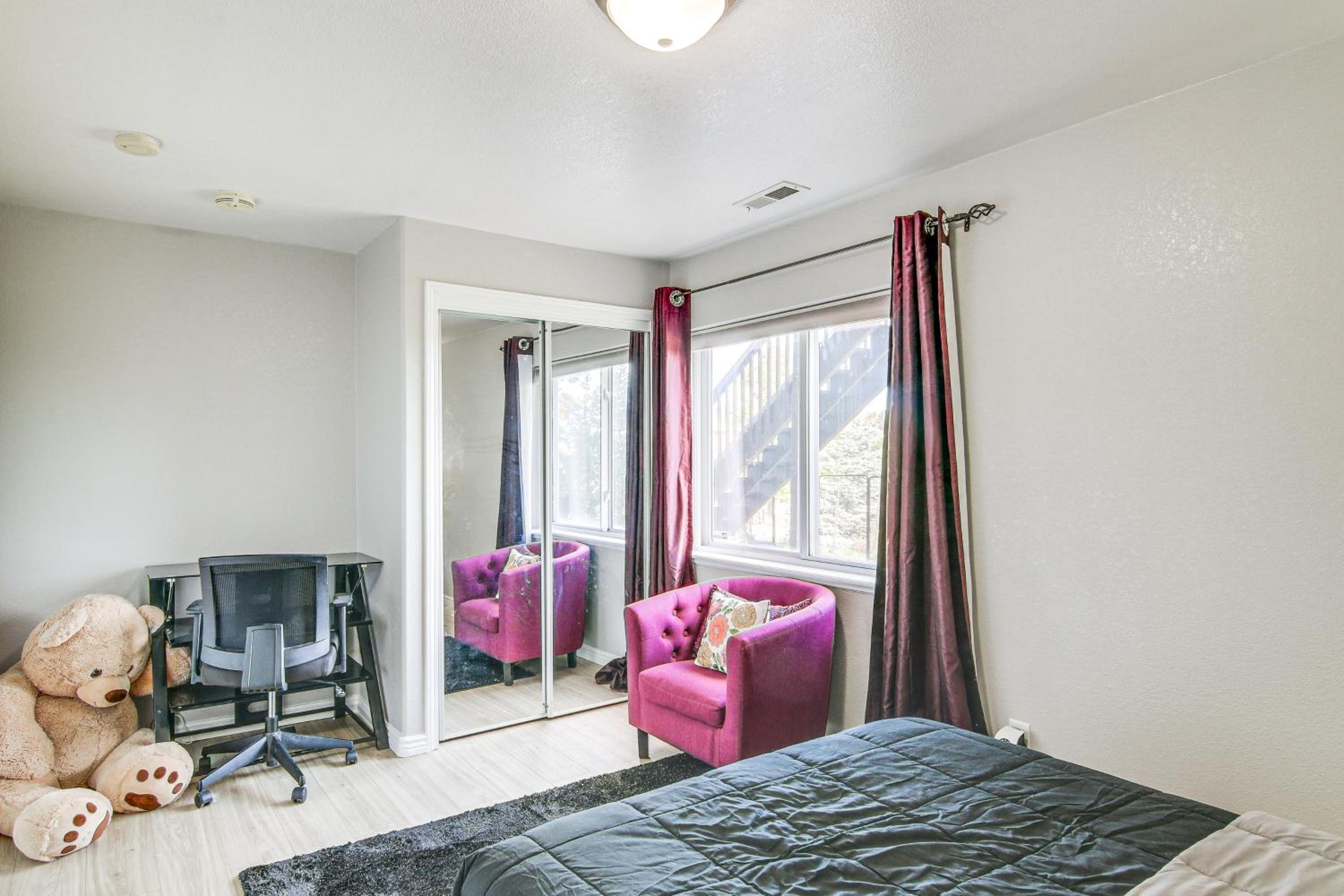 4 Mi to Broadmoor! Apt with Movie Theater and Mtn View